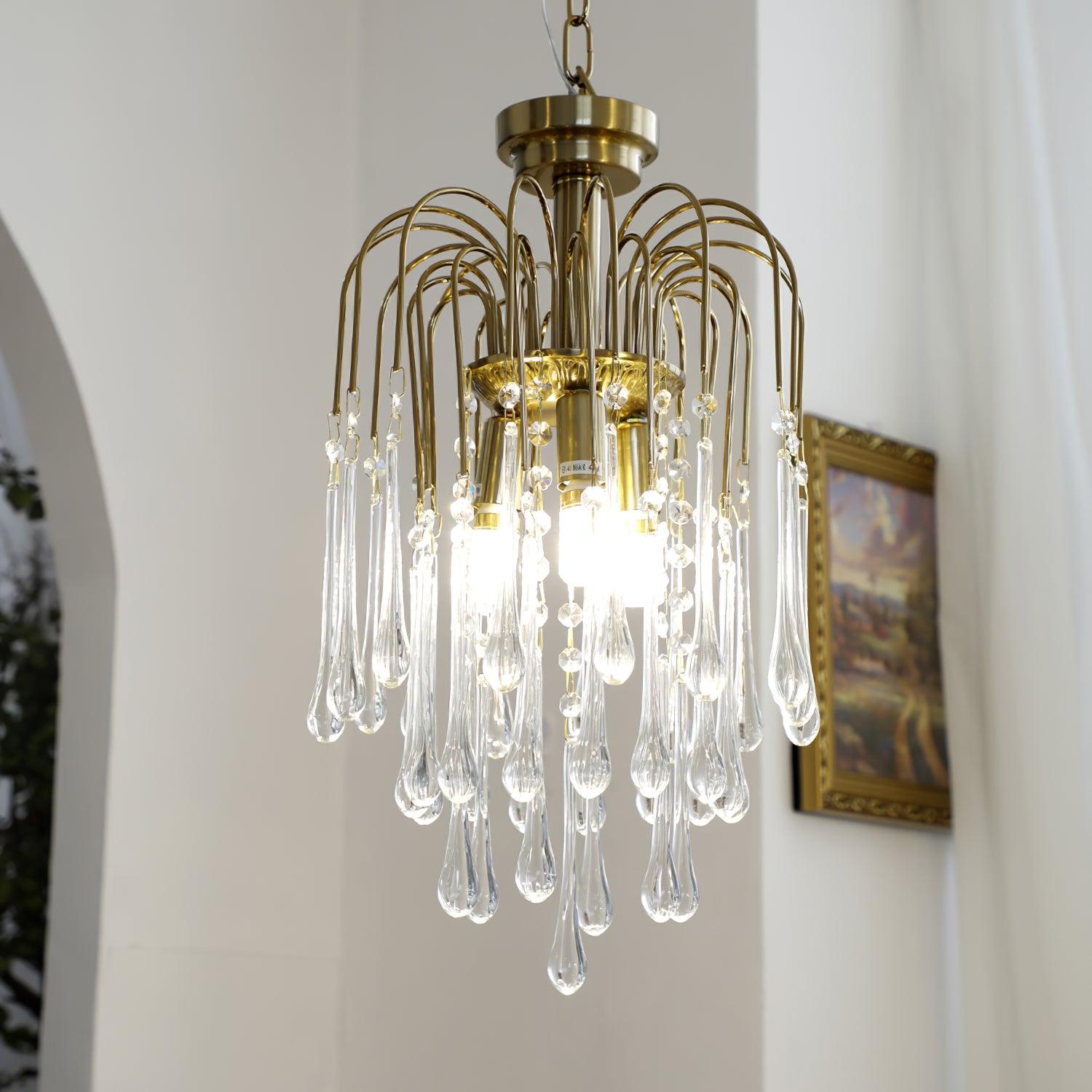 Lustra Chandelier Golden Arms and Crystal - Neutral Decor