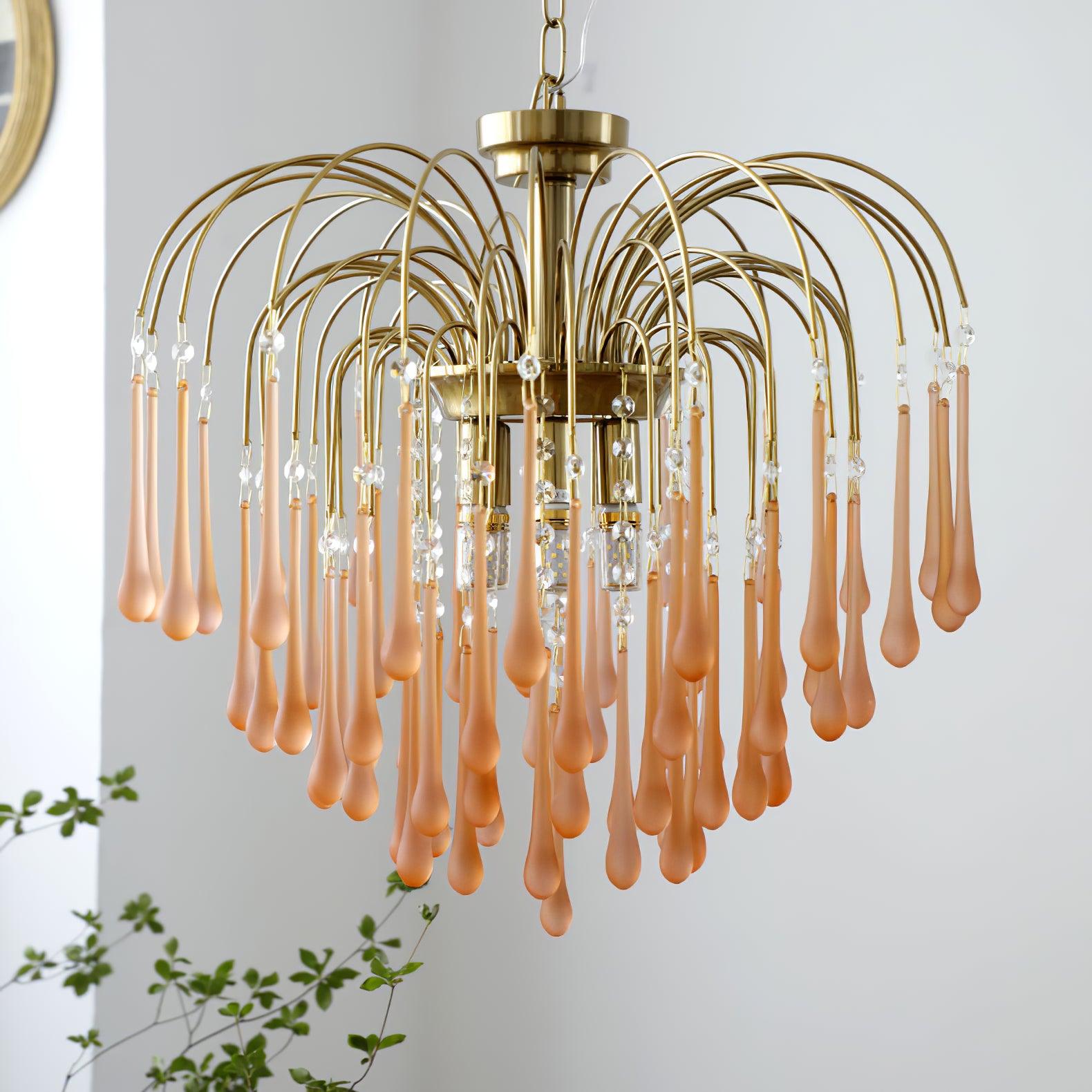 Lustra Chandelier Golden Arms and Crystal - Neutral Decor