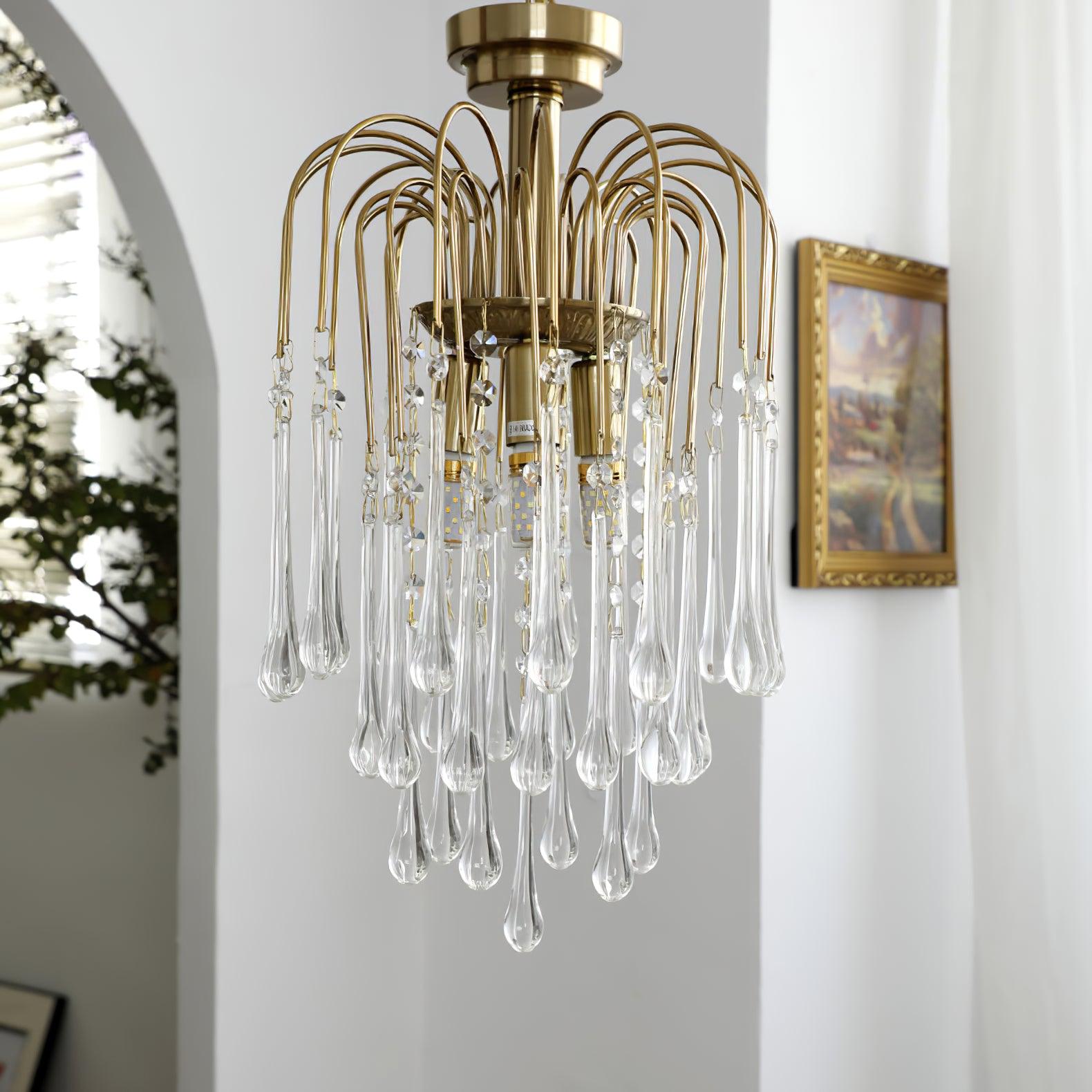 Lustra Chandelier Golden Arms and Crystal - Neutral Decor
