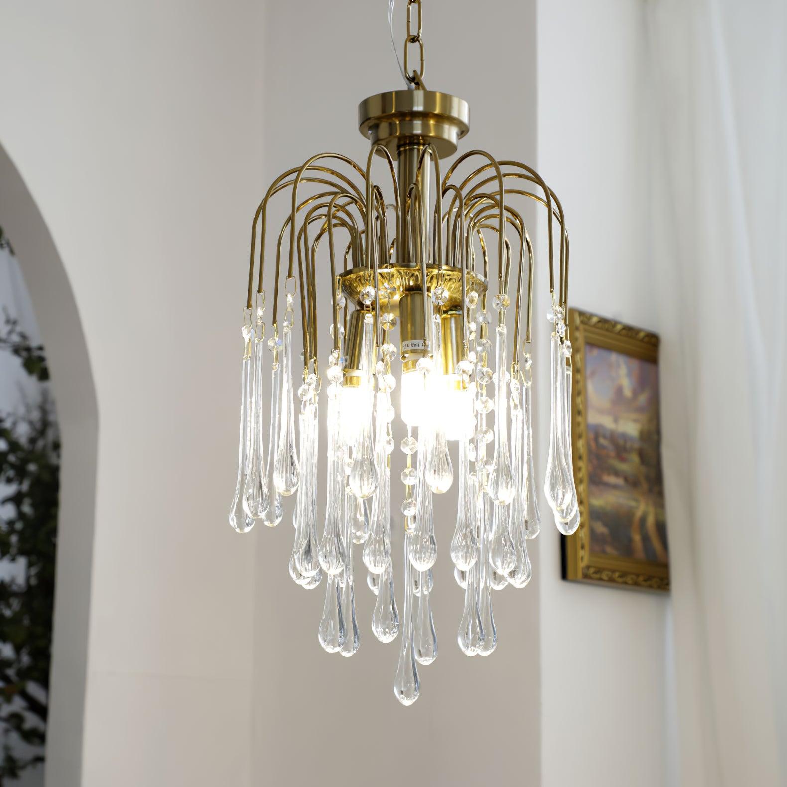 Lustra Chandelier Golden Arms and Crystal - Neutral Decor