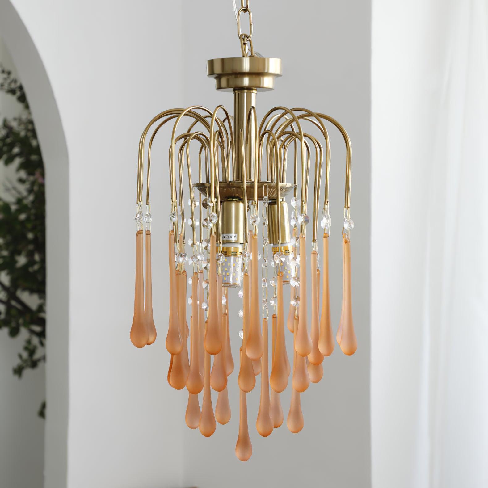 Lustra Chandelier Golden Arms and Crystal - Neutral Decor
