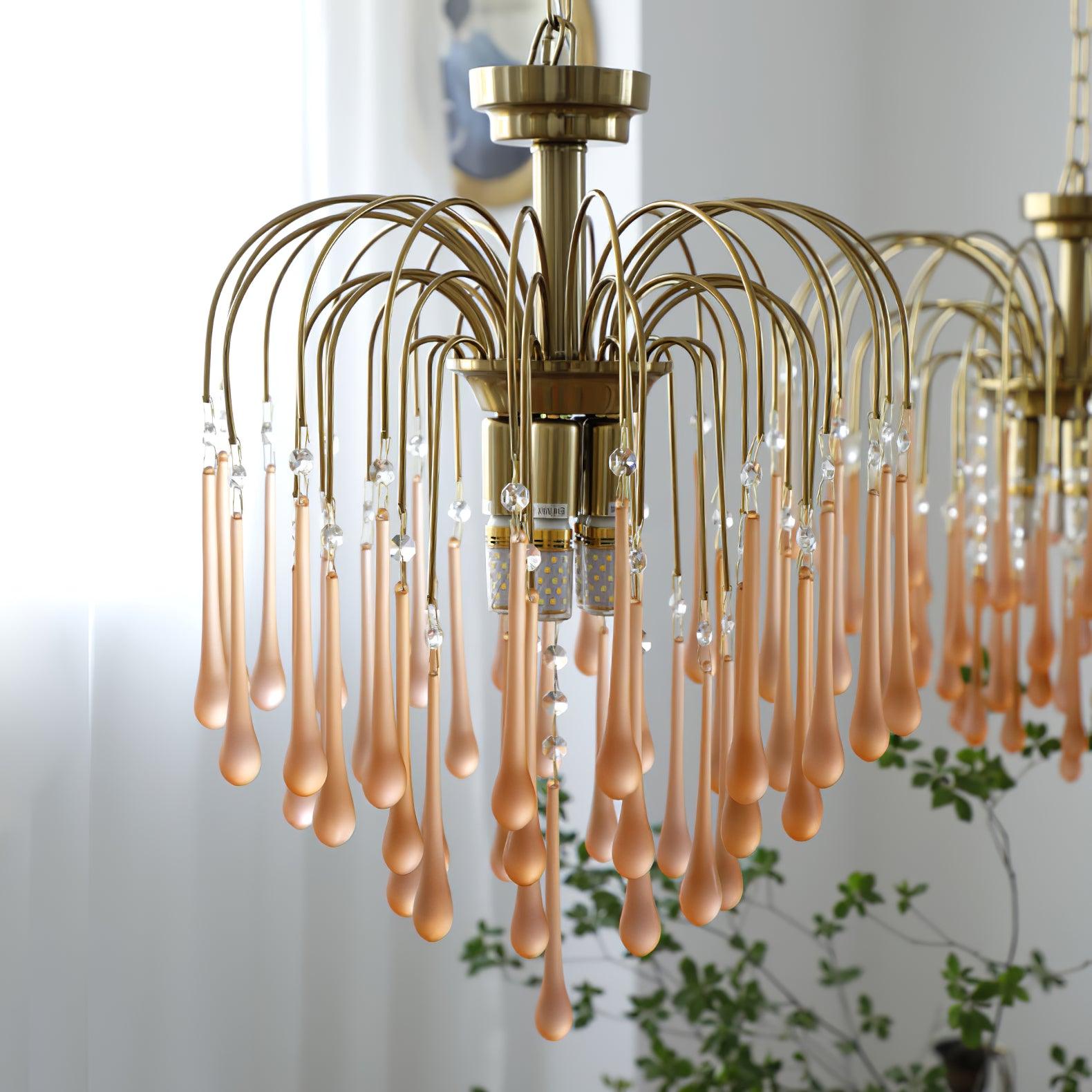 Lustra Chandelier Golden Arms and Crystal - Neutral Decor