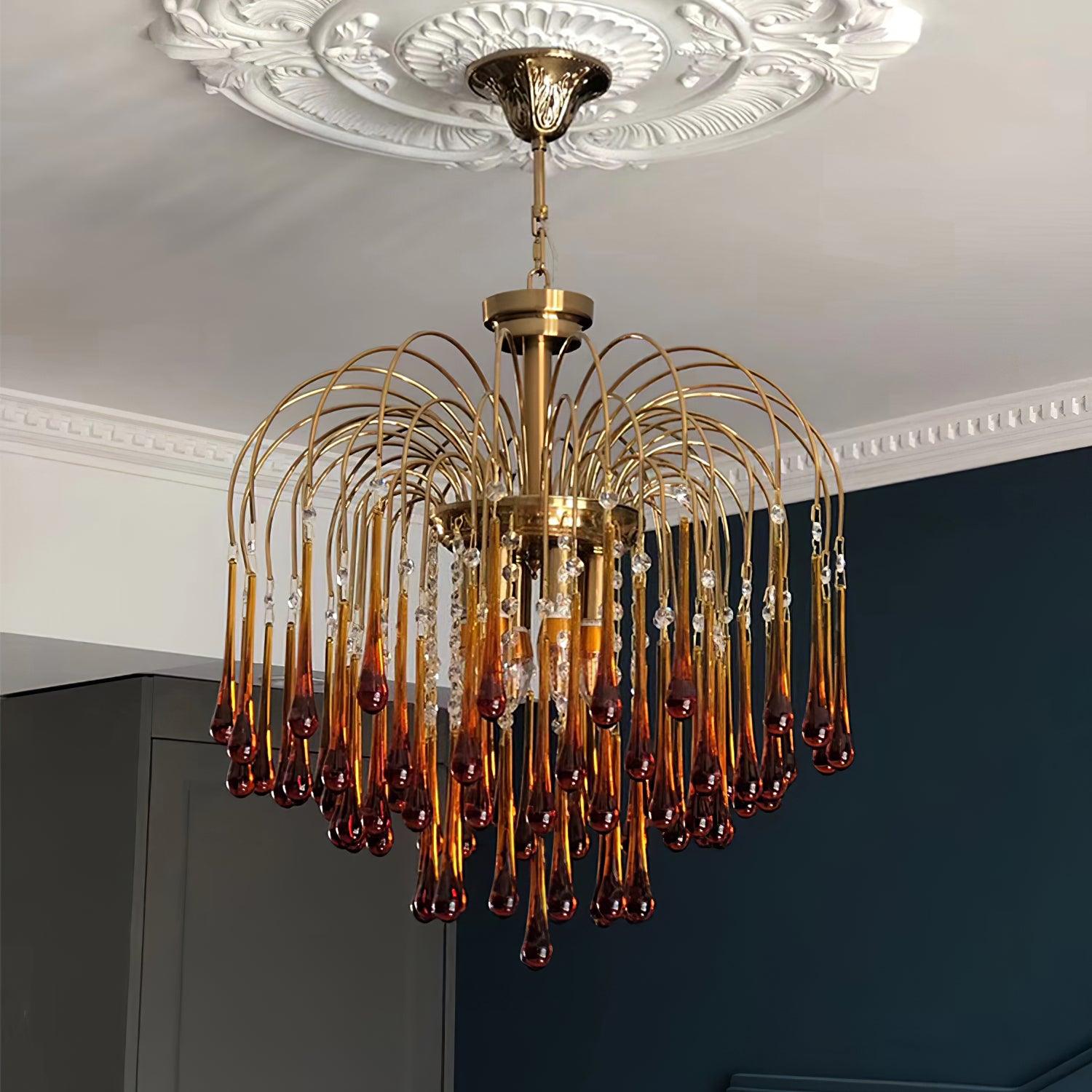 Lustra Chandelier Golden Arms and Crystal - Neutral Decor