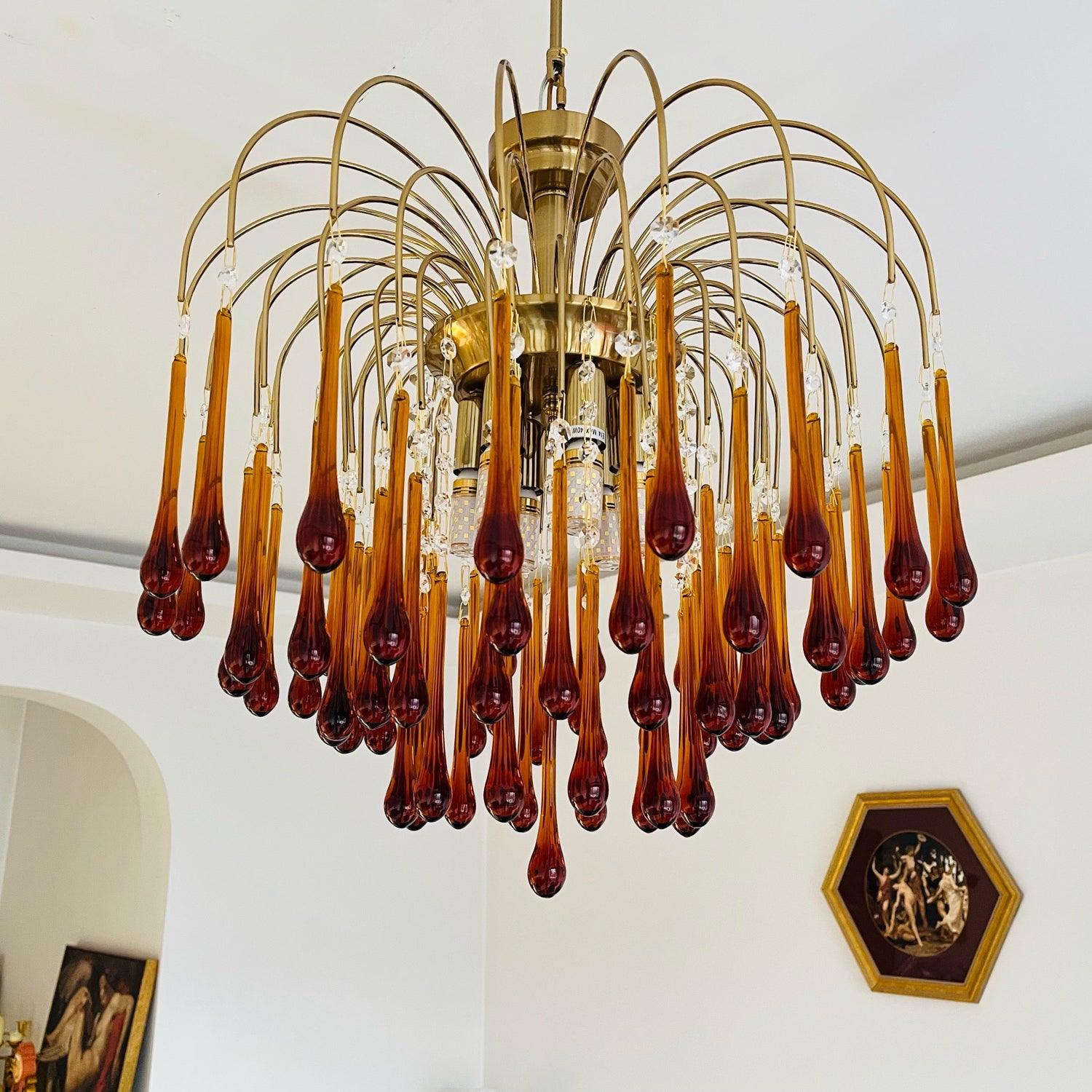 Lustra Chandelier Golden Arms and Crystal - Neutral Decor