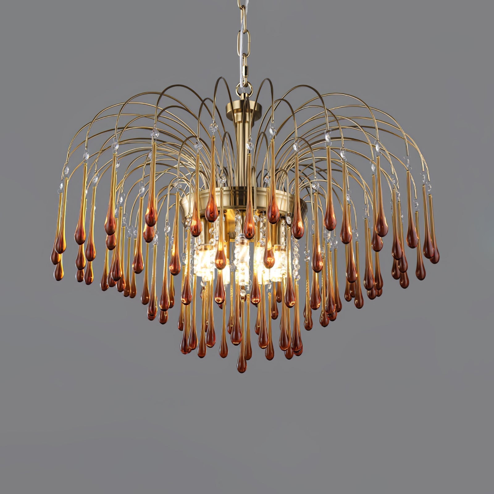 Lustra Chandelier Golden Arms and Crystal - Neutral Decor
