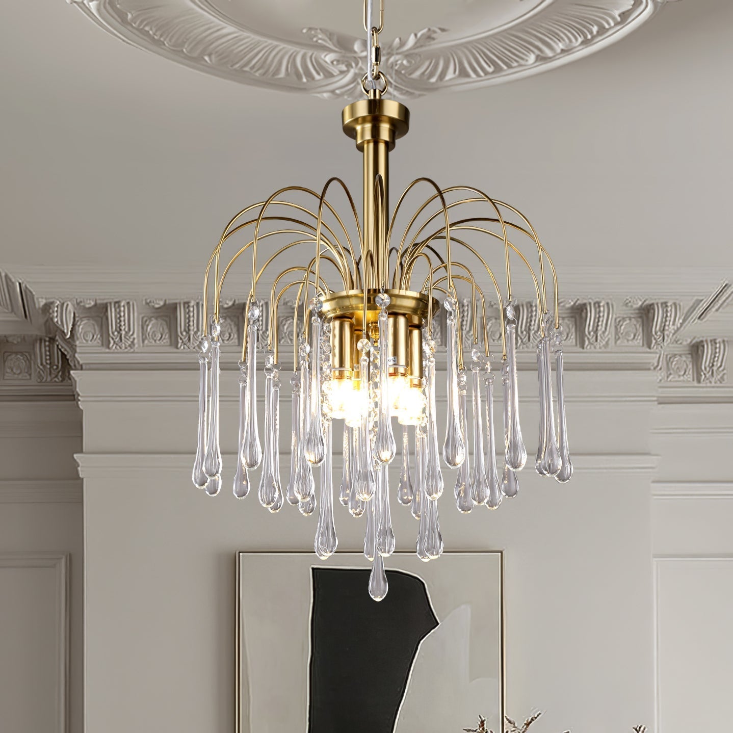 Lustra Chandelier Golden Arms and Crystal - Neutral Decor