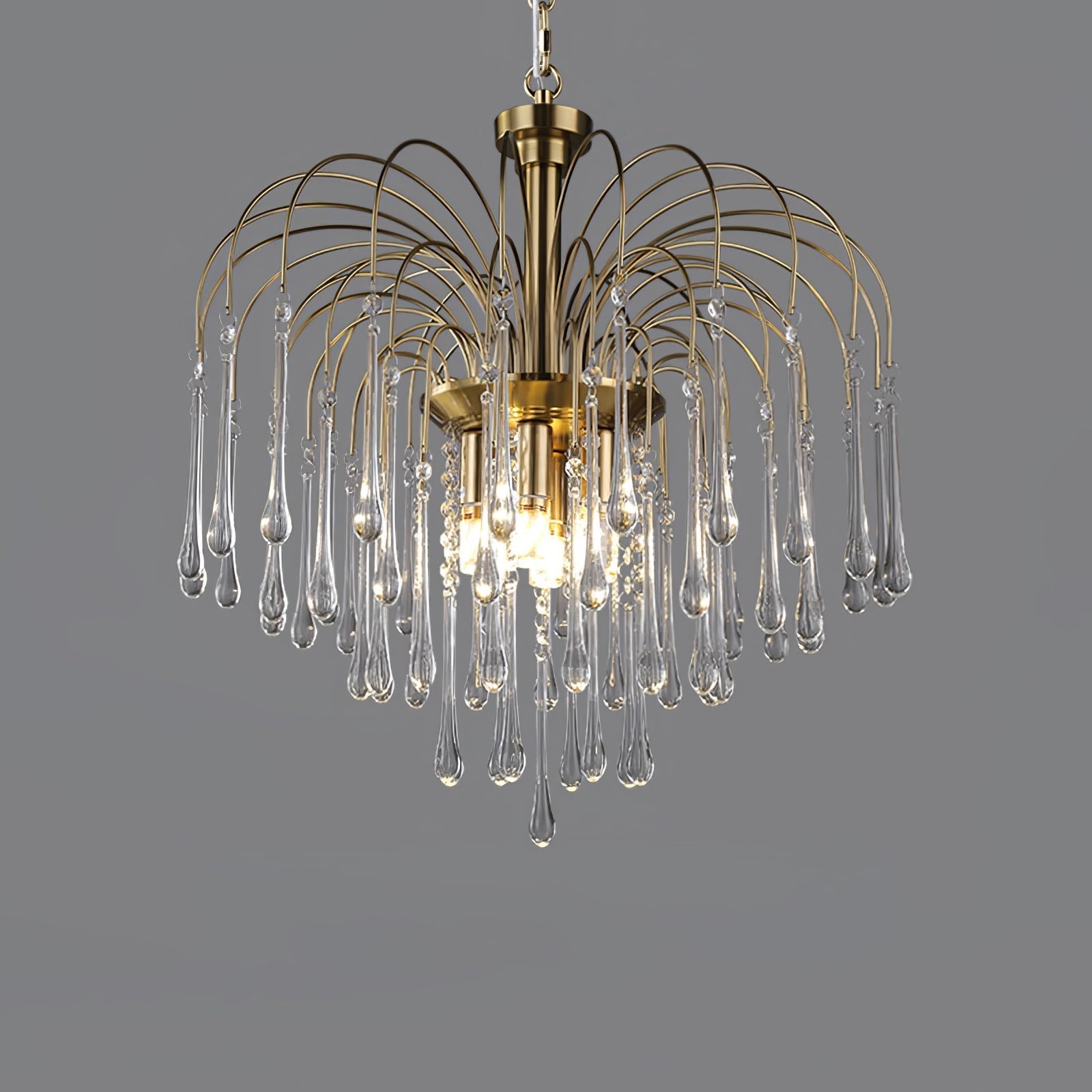 Lustra Chandelier Golden Arms and Crystal - Neutral Decor