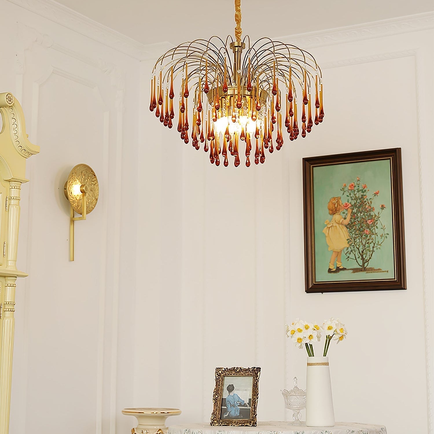 Lustra Chandelier Golden Arms and Crystal - Neutral Decor