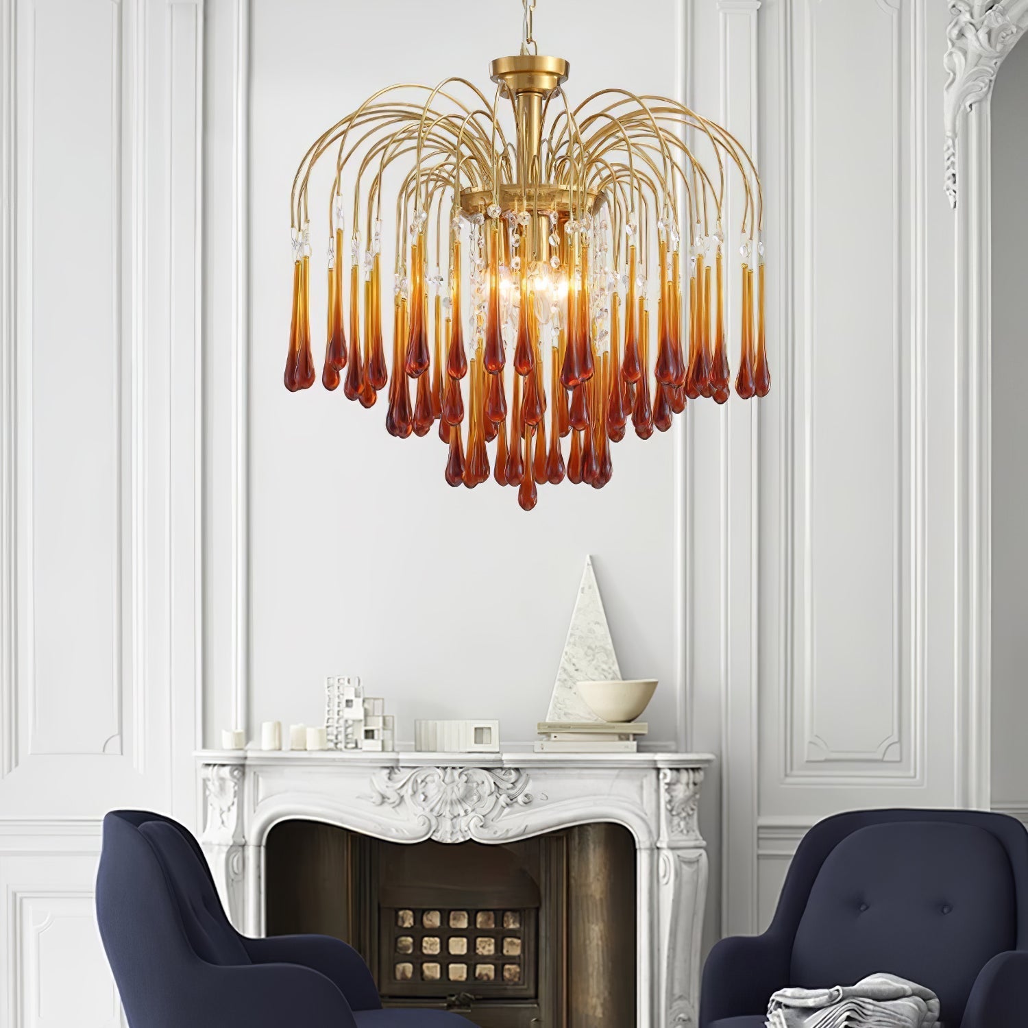 Lustra Chandelier Golden Arms and Crystal - Neutral Decor