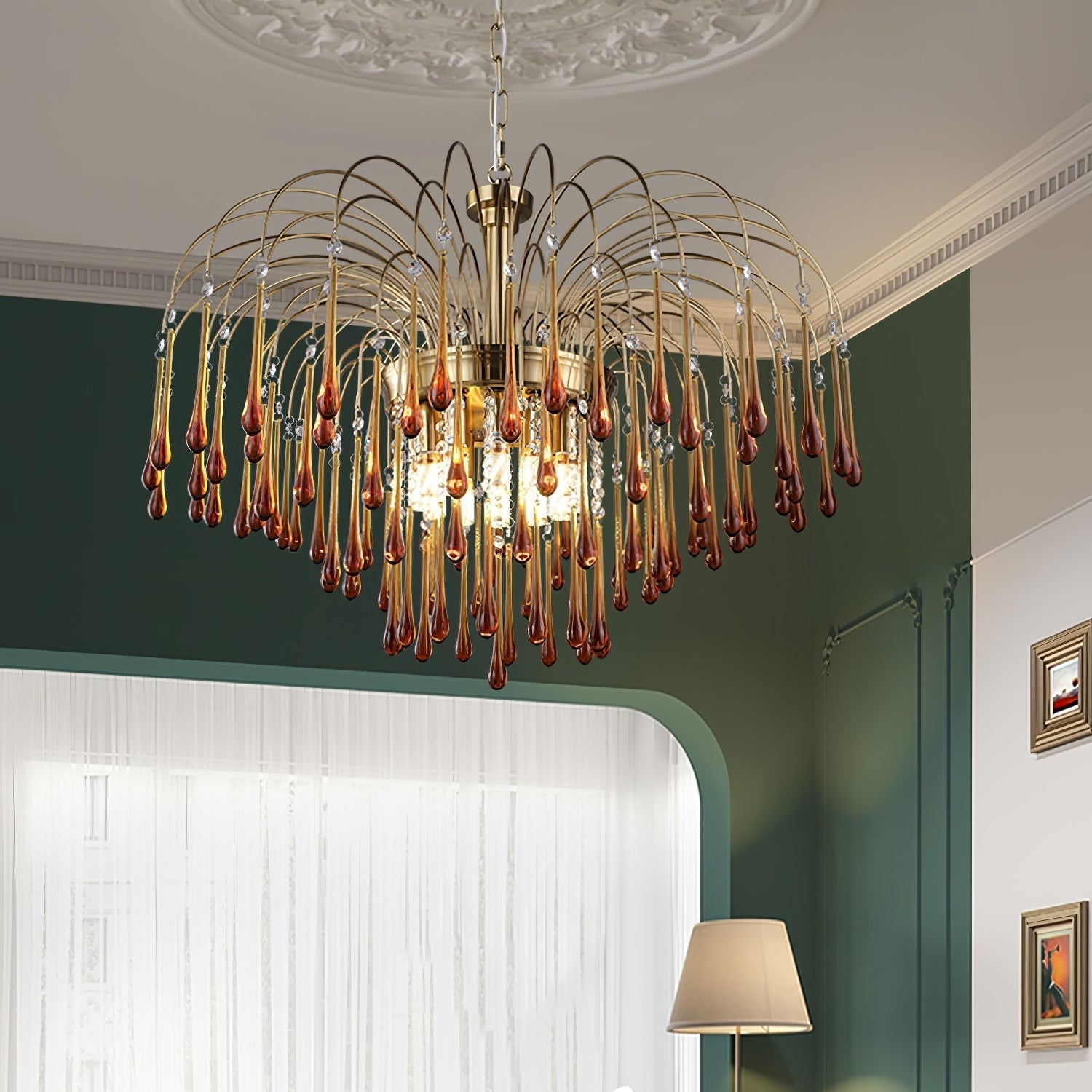 Lustra Chandelier Golden Arms and Crystal - Neutral Decor