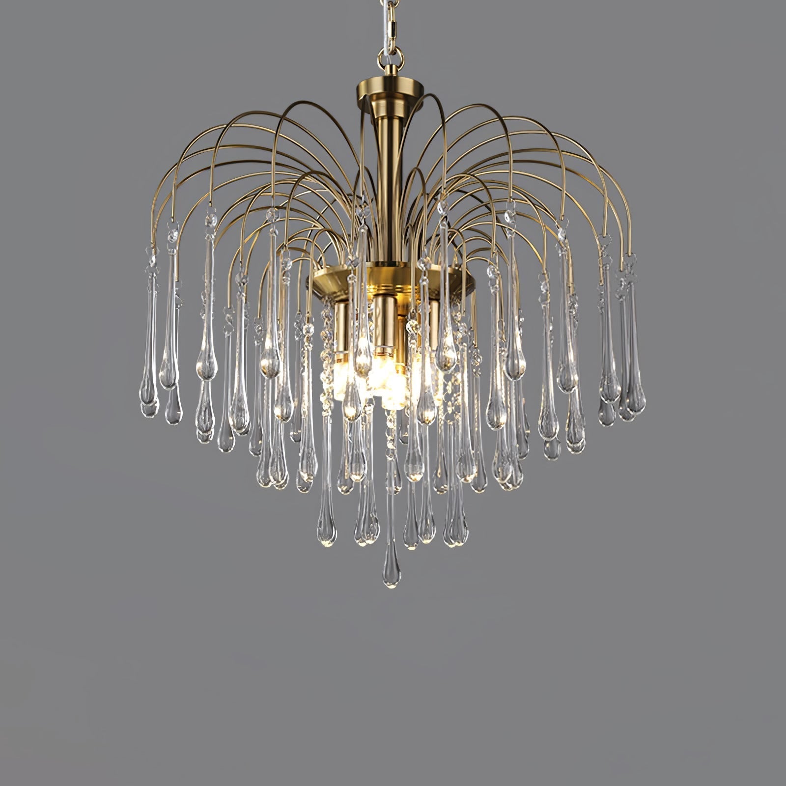 Lustra Chandelier Golden Arms and Crystal - Neutral Decor