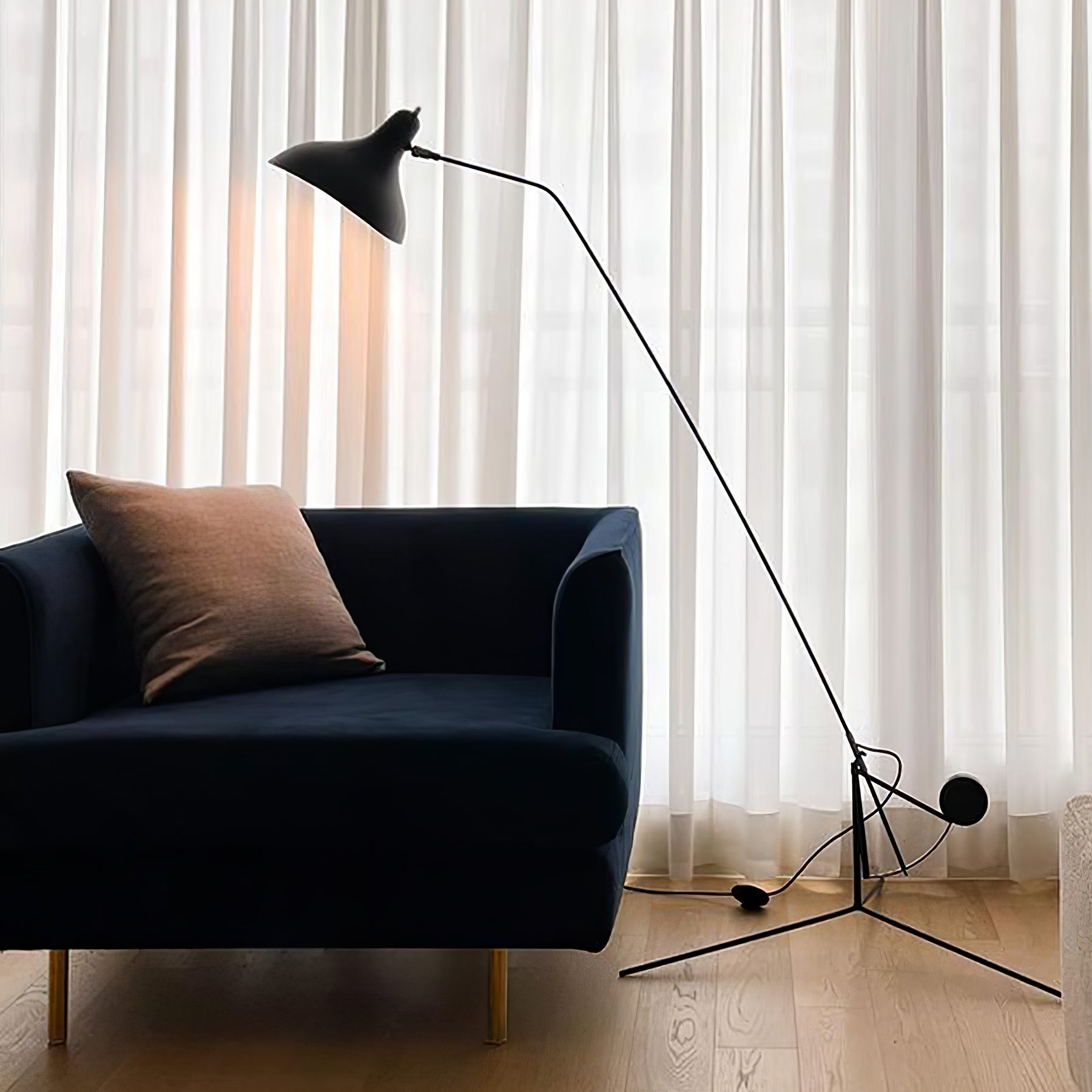 ArcMotion Mantis Arm Floor Lamp
