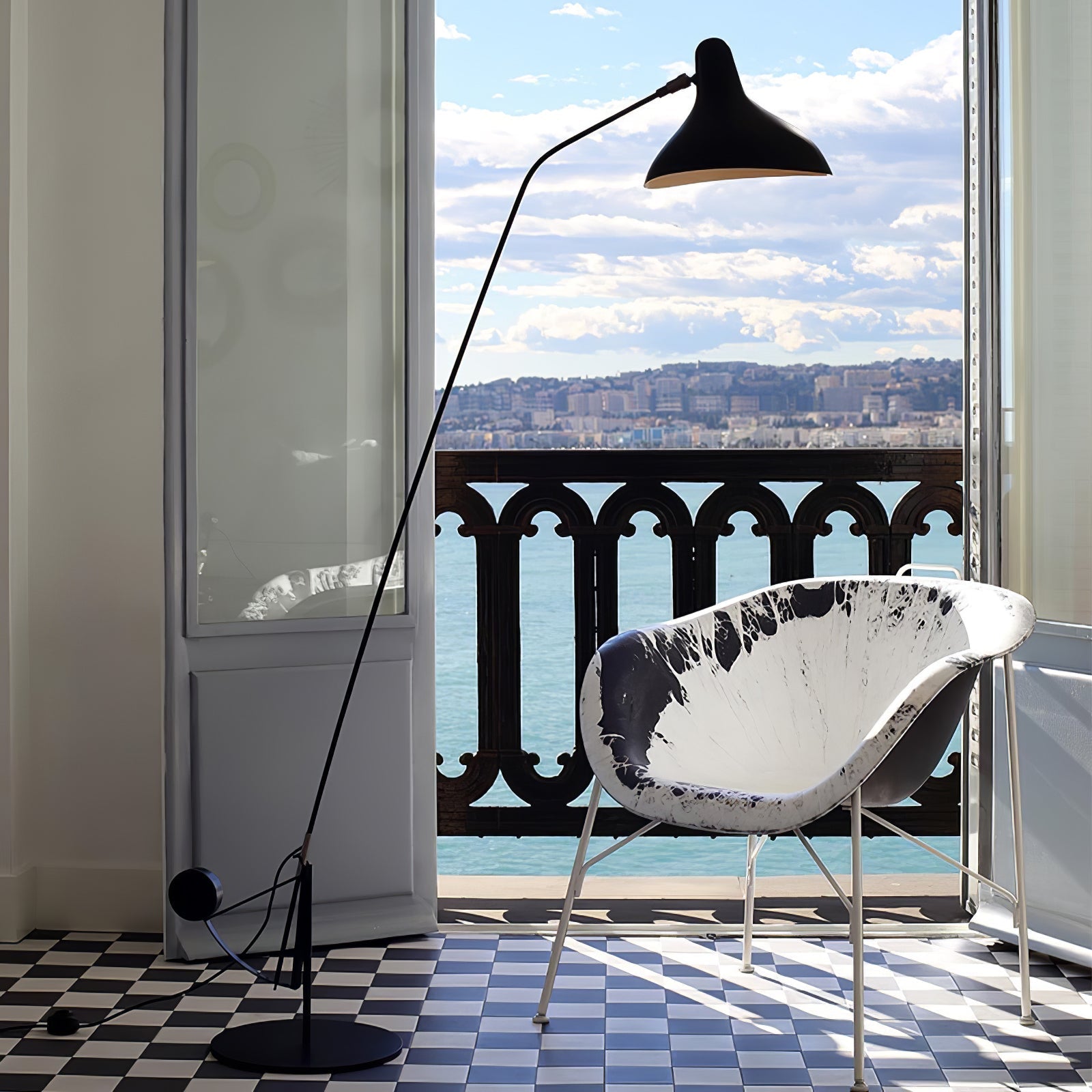 ArcMotion Mantis Arm Floor Lamp