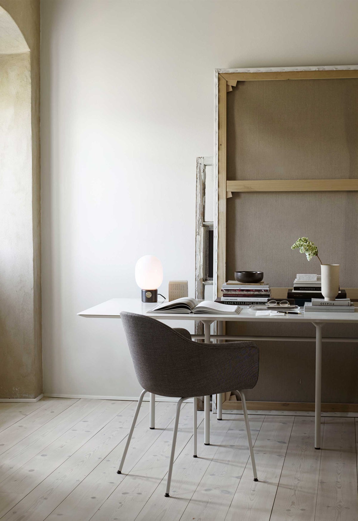 Velenelia Table Lamp