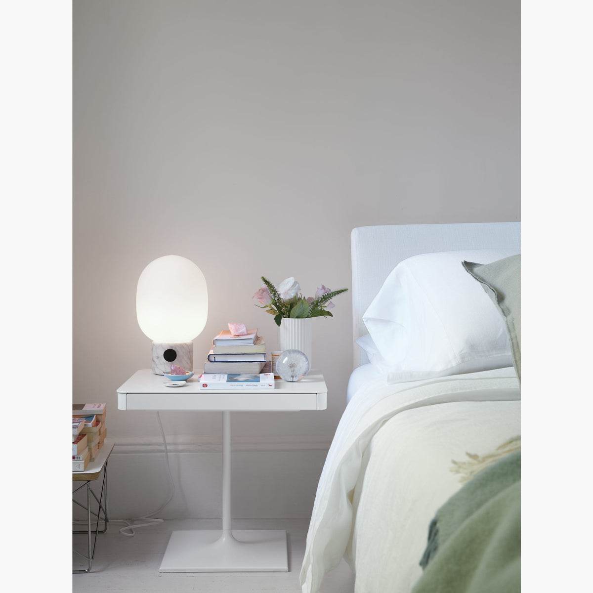 Velenelia Table Lamp