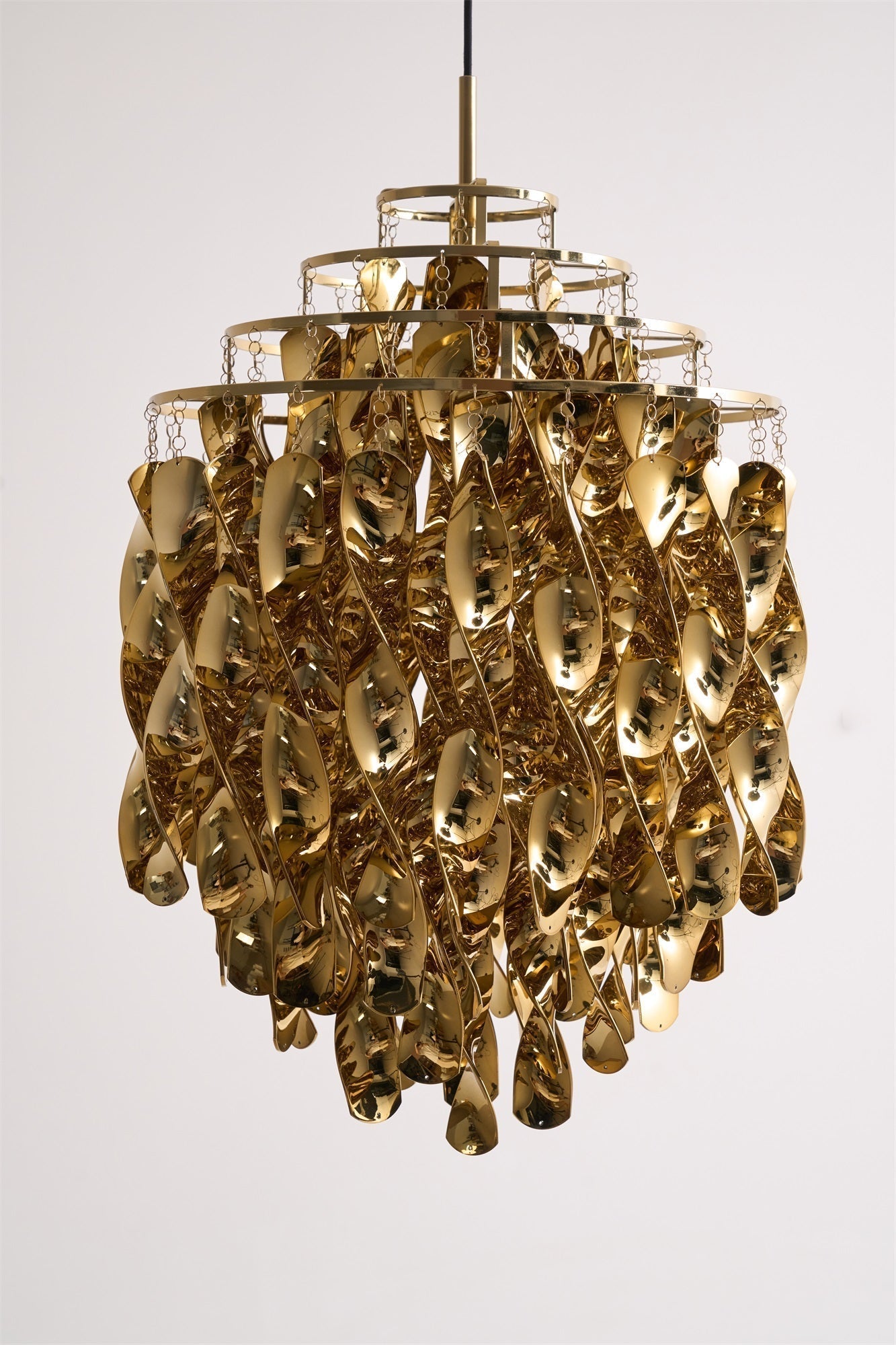 Isoran Luxe Acrylic Chandelier