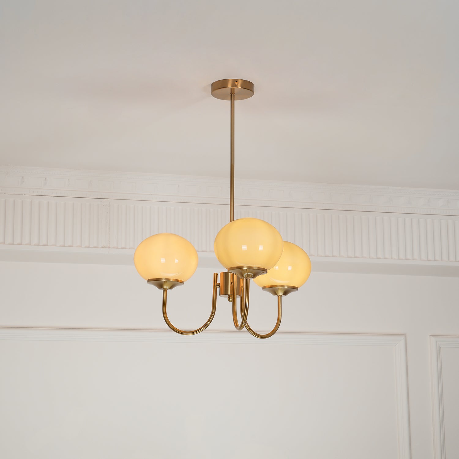 Lustra Chandelier Pink Glass Globe Gold - Neutral Decor