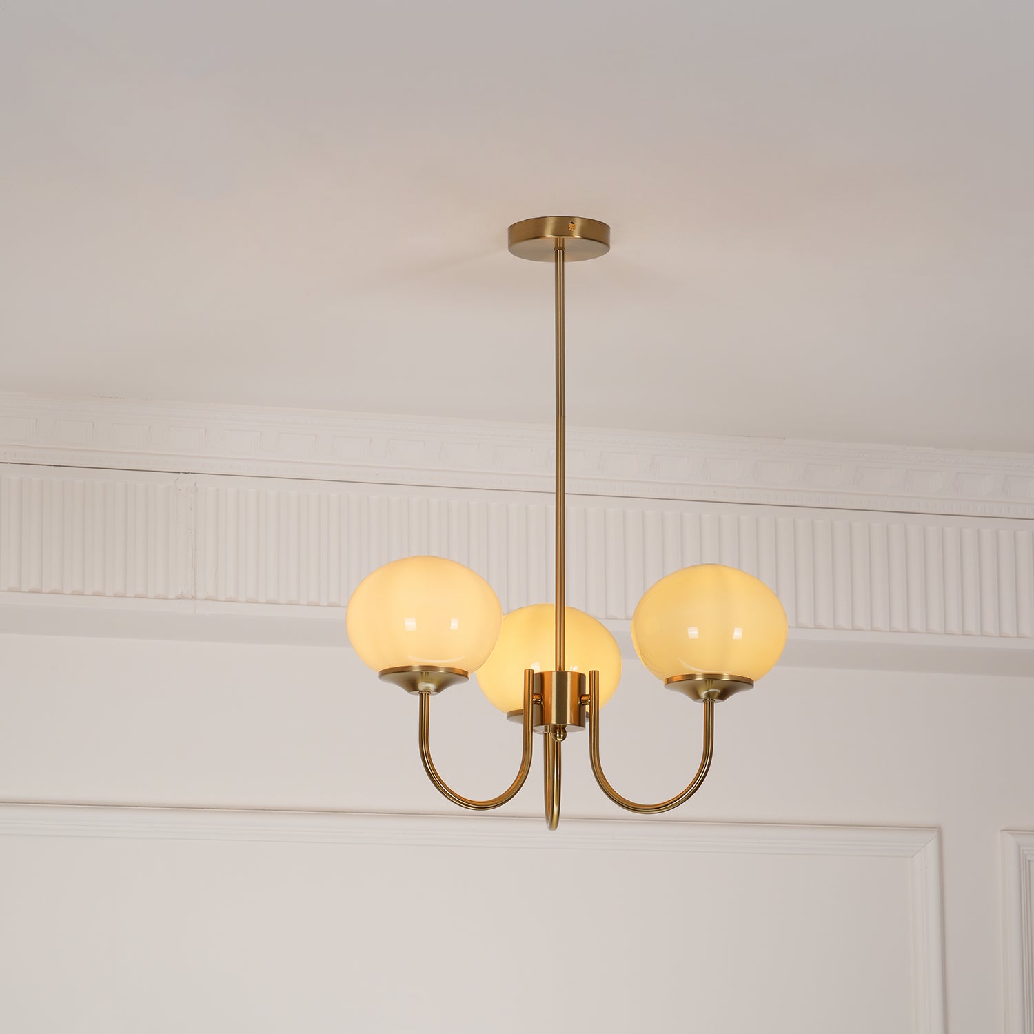 Lustra Chandelier Pink Glass Globe Gold - Neutral Decor