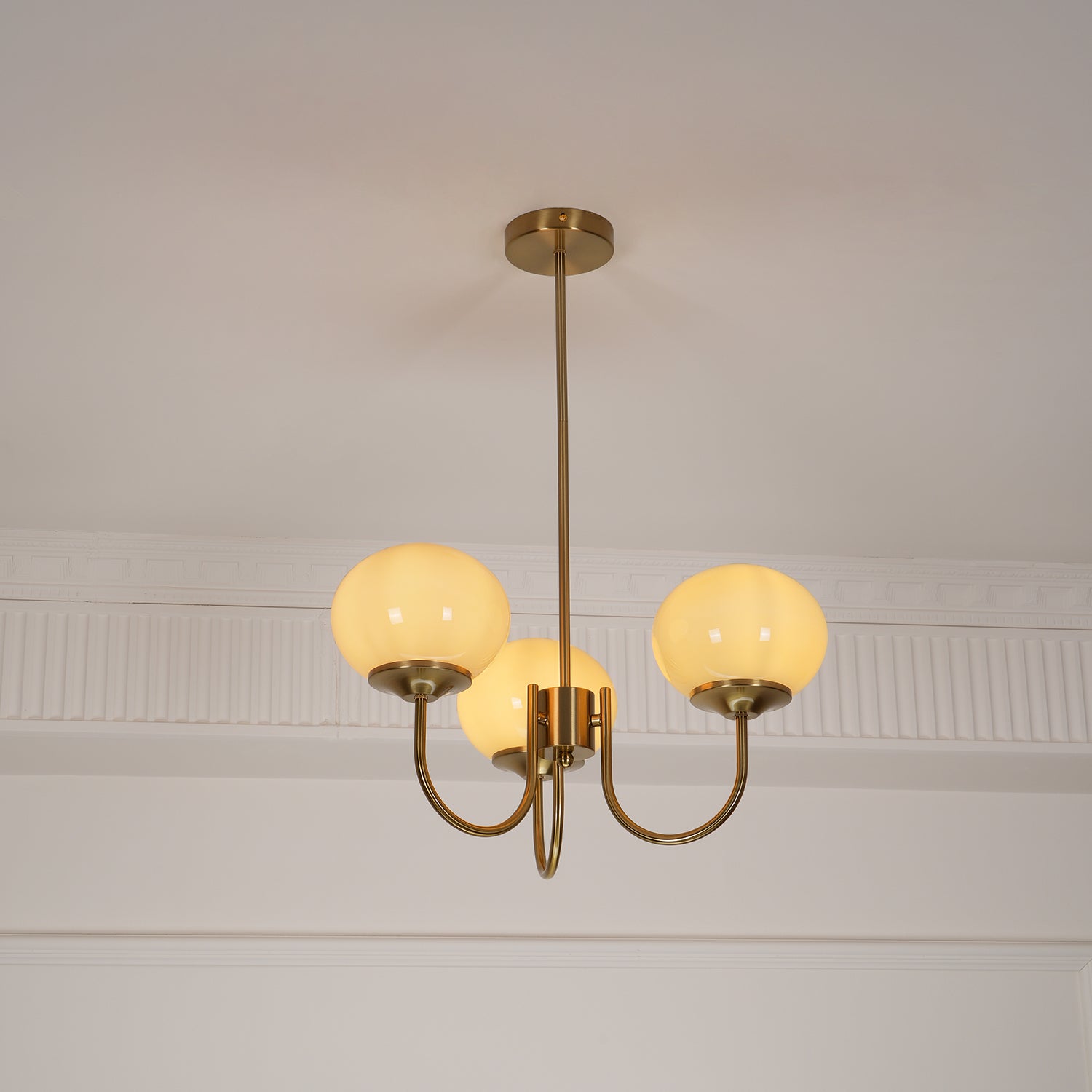 Lustra Chandelier Pink Glass Globe Gold - Neutral Decor