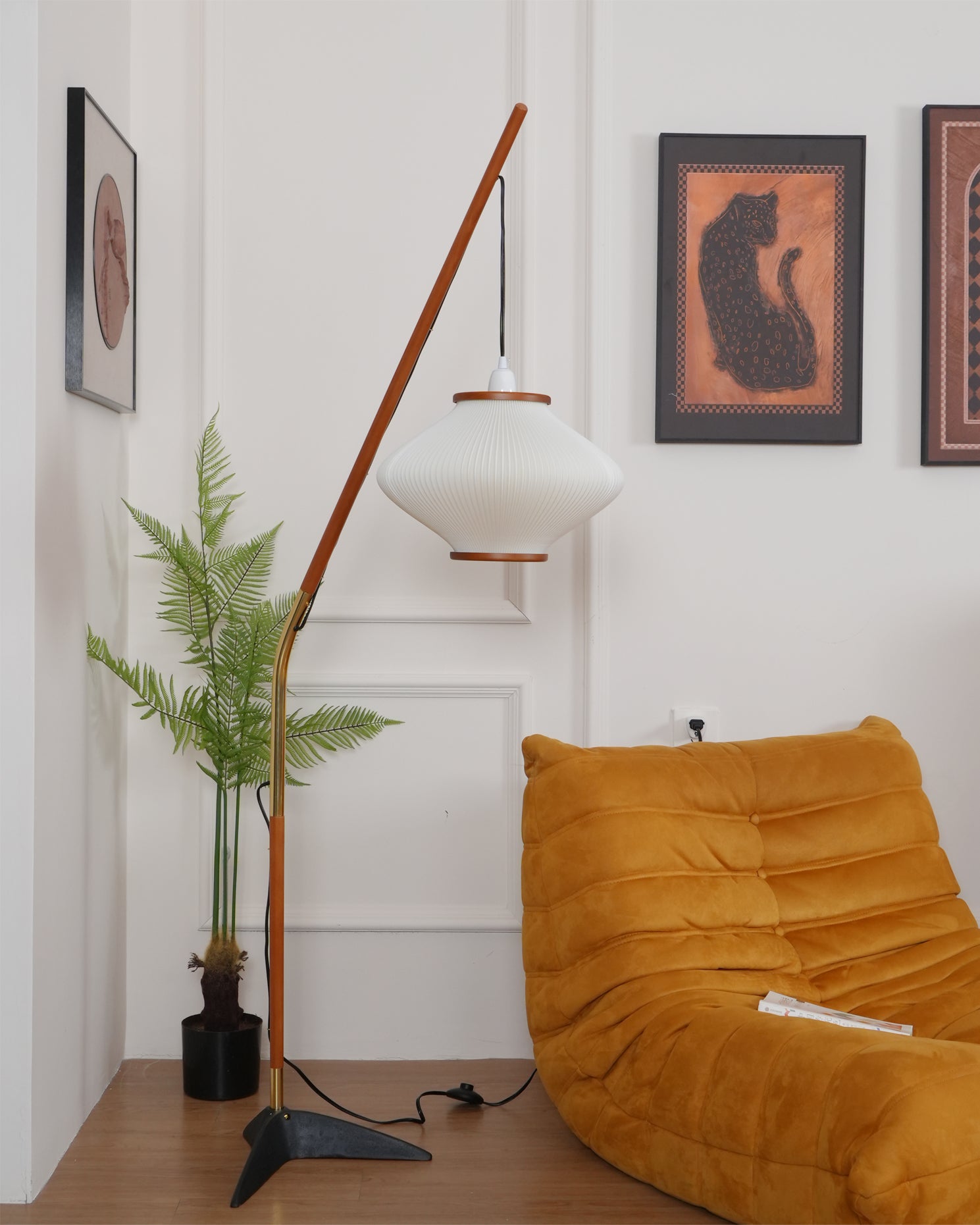 Ervenil Mid Century Wood & Glass Floor Lamp