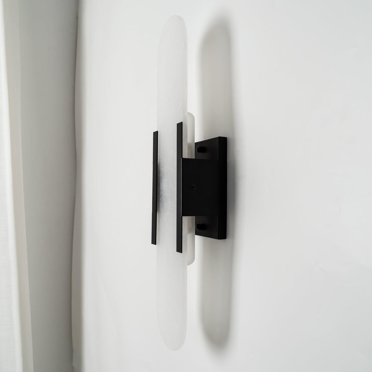 Veo Luxury Alabaster Wall Lamp - Neutral Decor