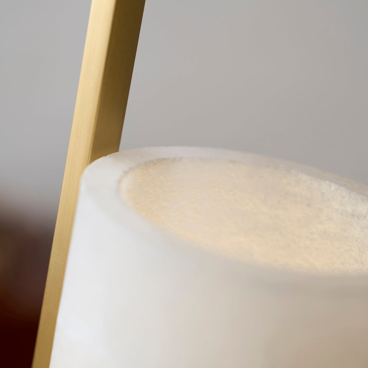 Svala Arch Alabaster Pendant Light