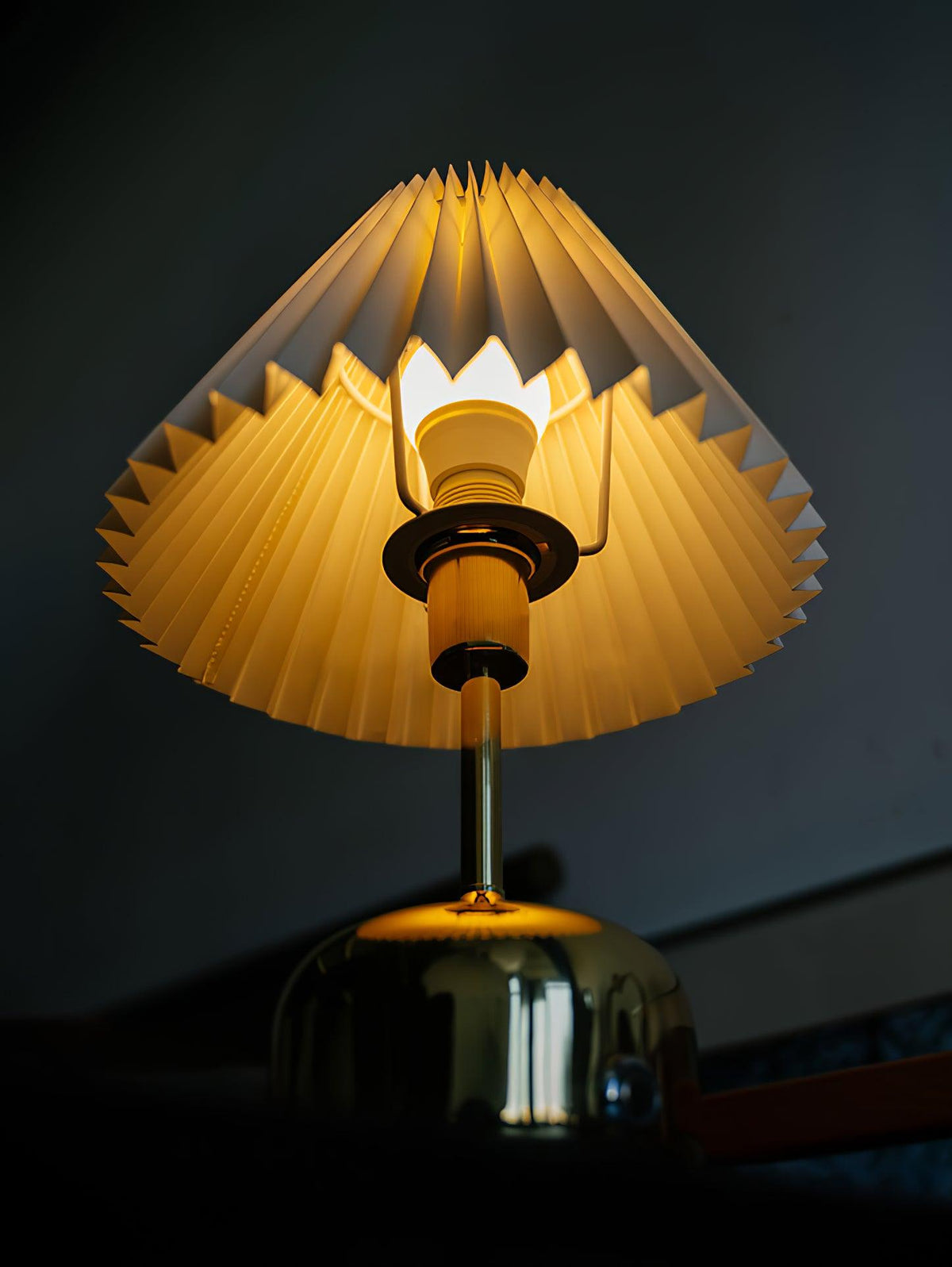 Lynn Modern Table Lamp