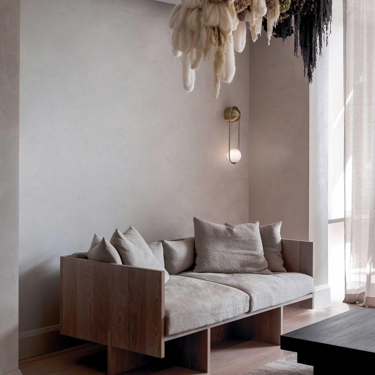 Solarine Radiain Brass Minimalist Wall Lamp