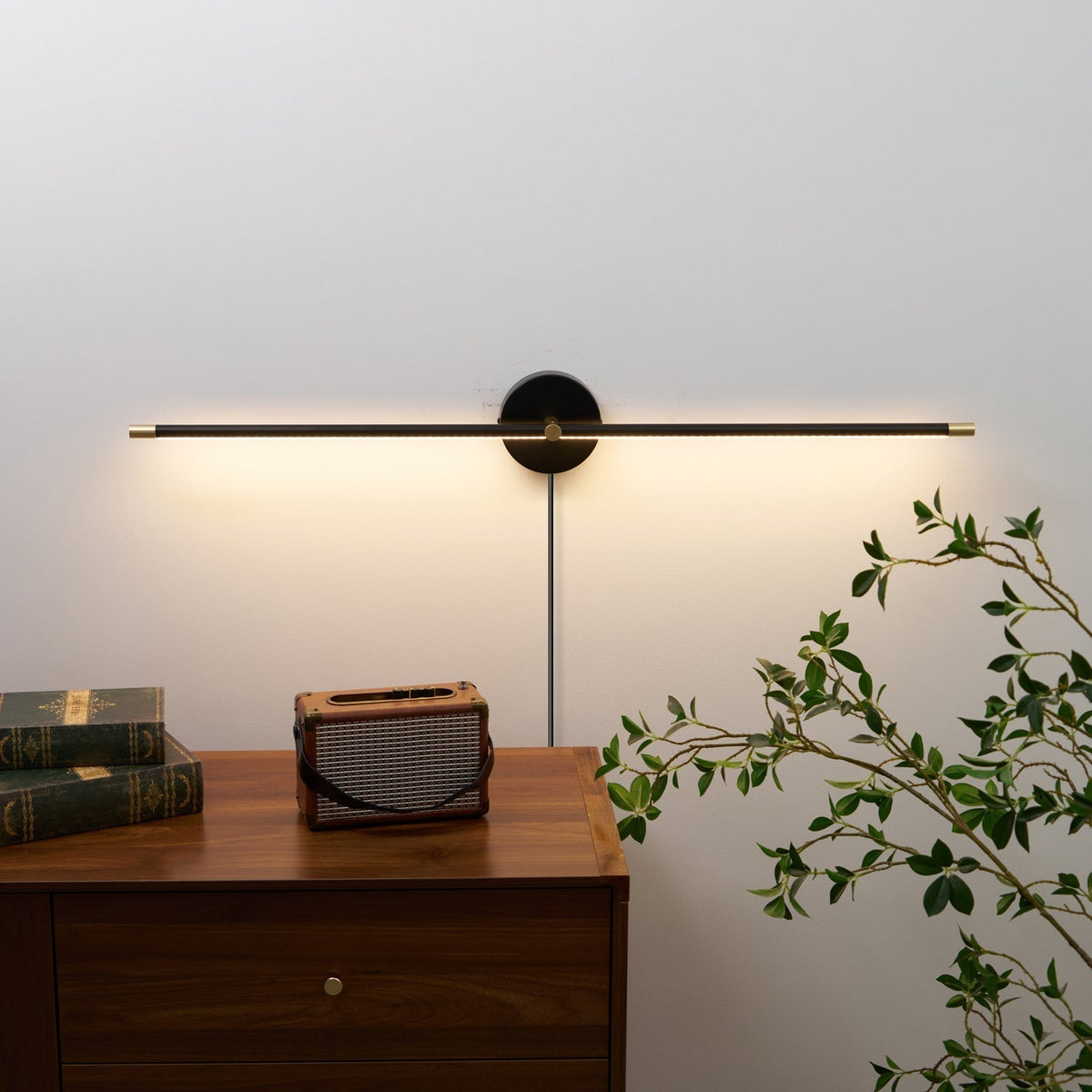 Minimalist Modern Minimalist Linear LED Plug-in Wall Lamp