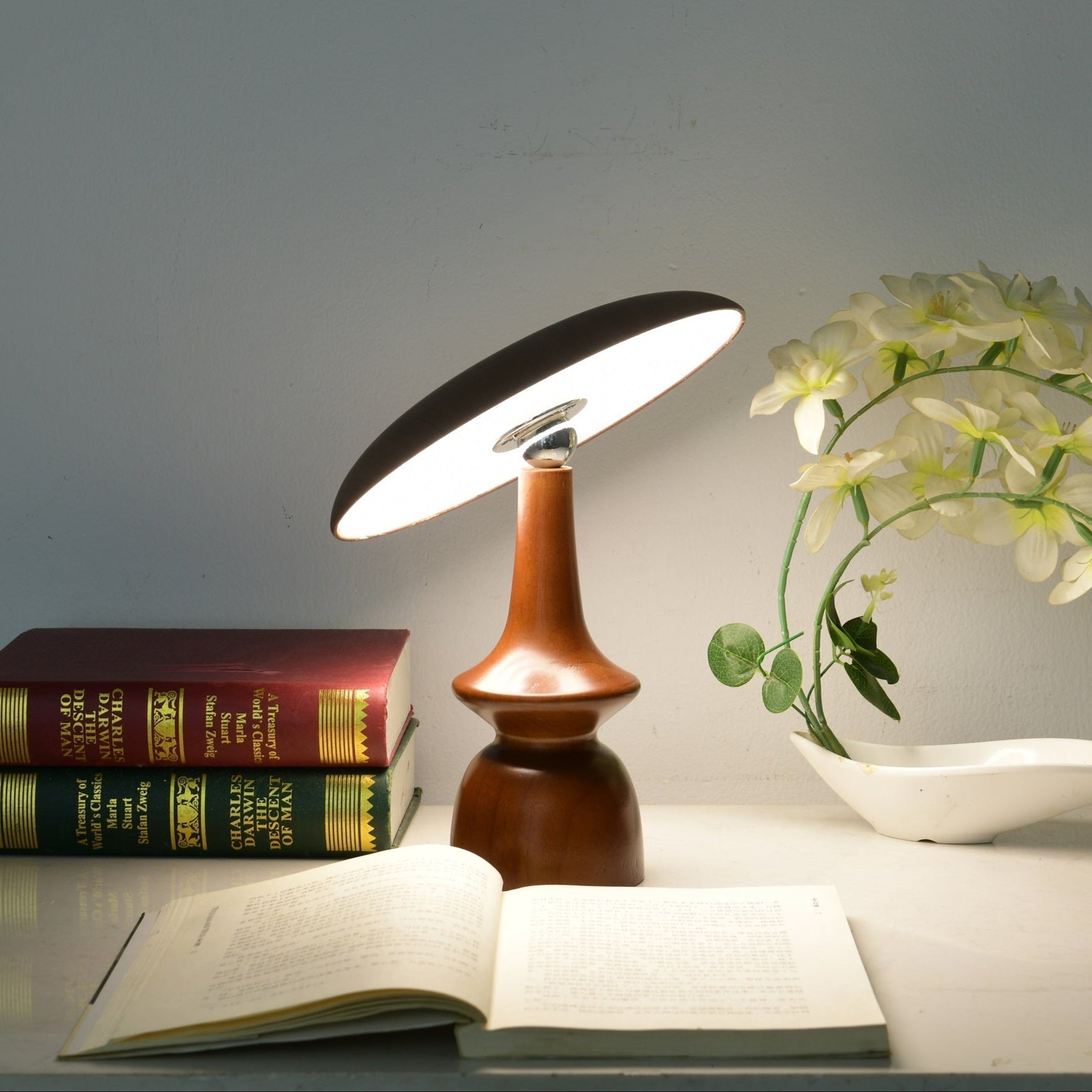 Orbis Vintage Wood Table Lamp