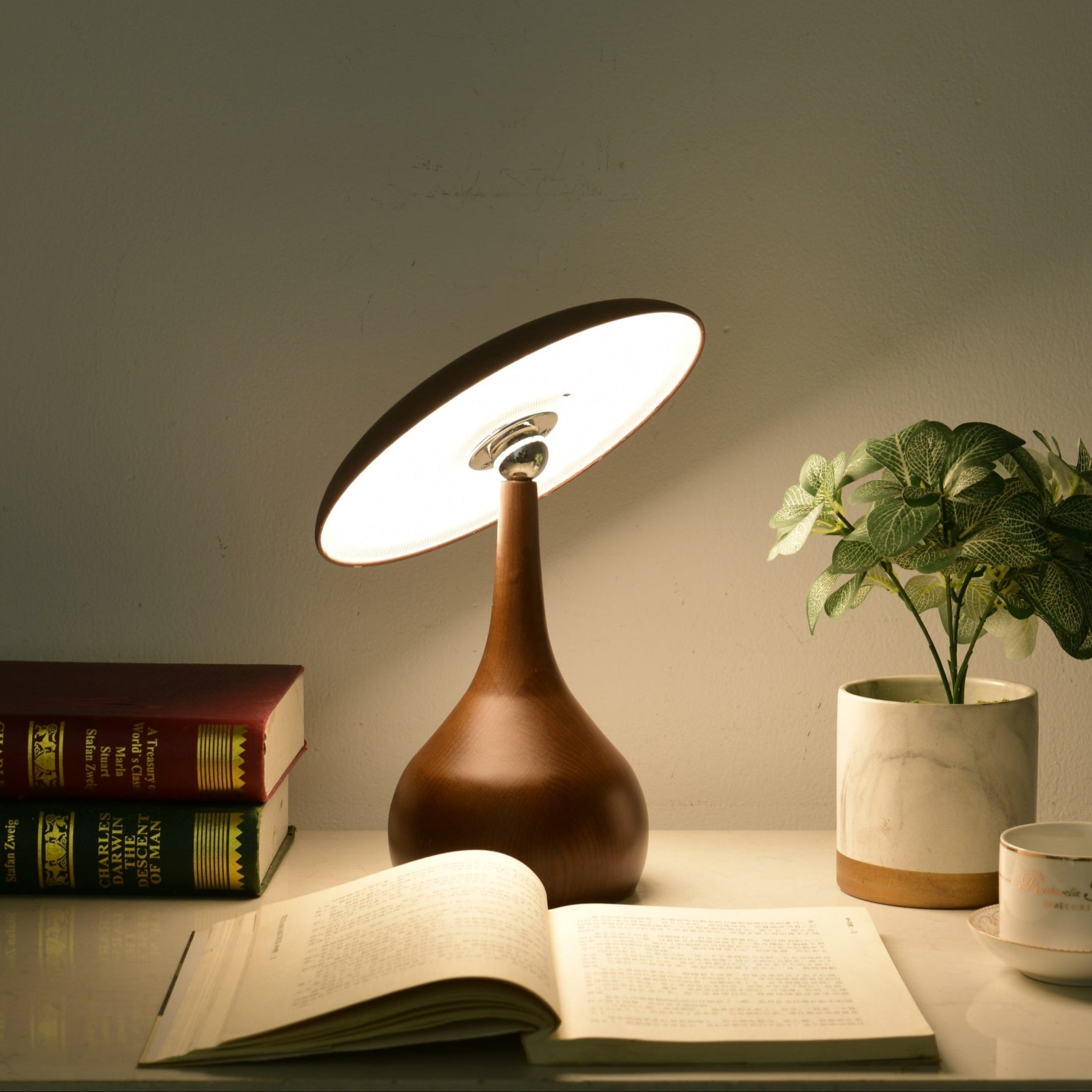 Orbis Vintage Wood Table Lamp