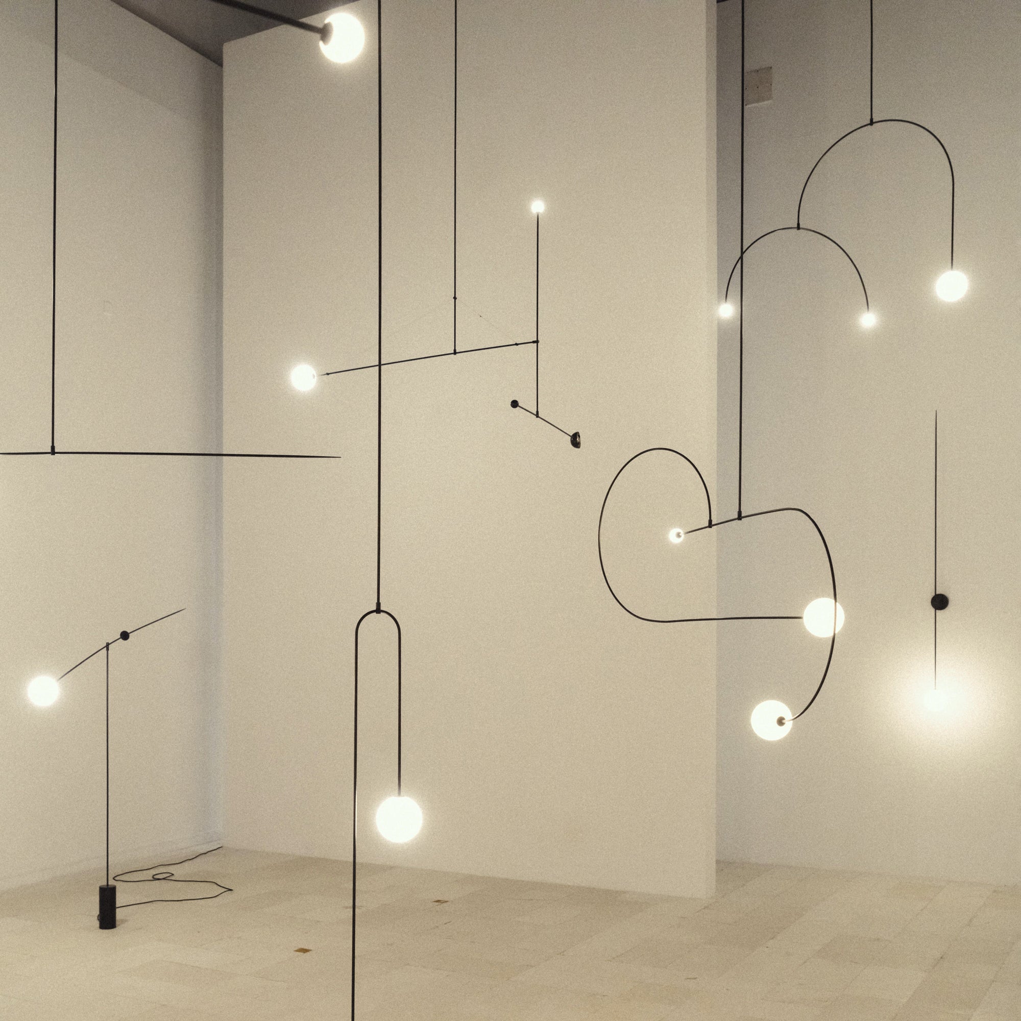 Viraiseon Chandelier Mobile Black Minimalist