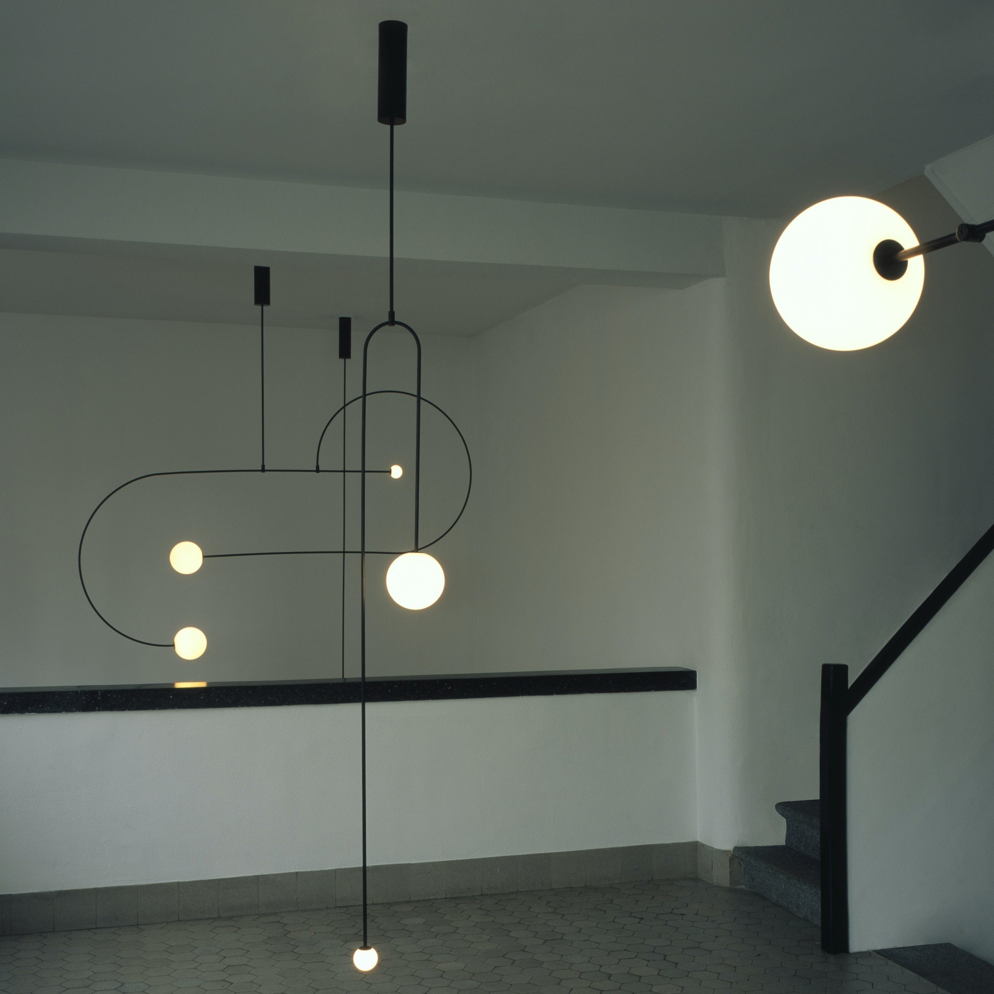 Viraiseon Chandelier Mobile Black Minimalist