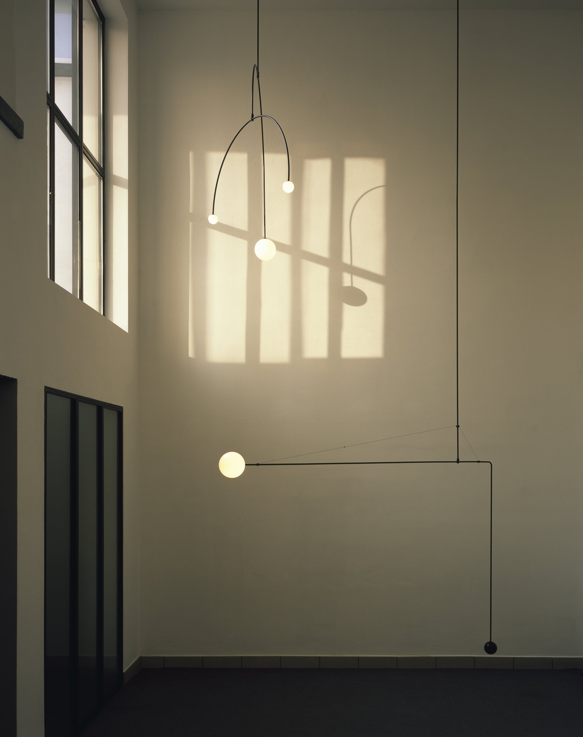 Viraiseon Chandelier Mobile Black Minimalist
