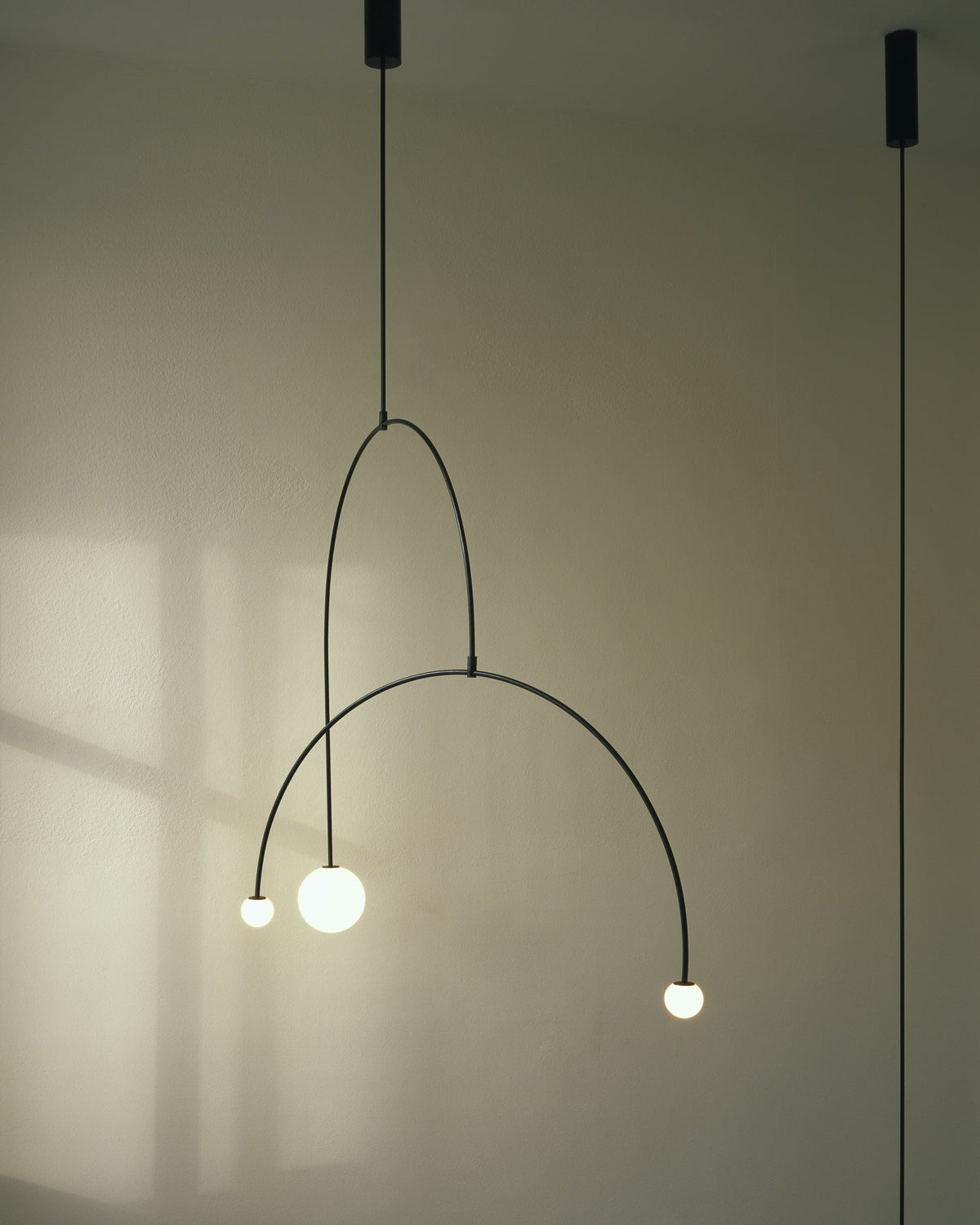 Viraiseon Chandelier Mobile Black Minimalist