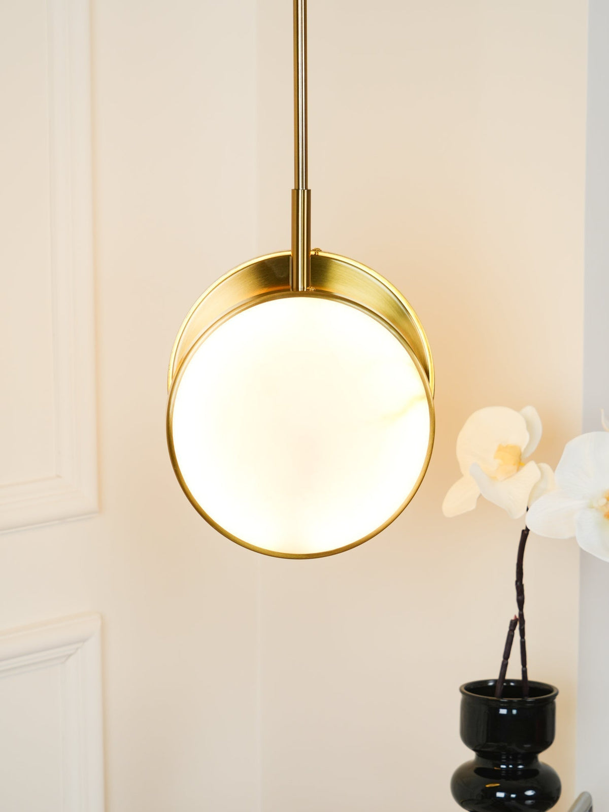 Synoryra Dual Disc Alabaster Pendant Light