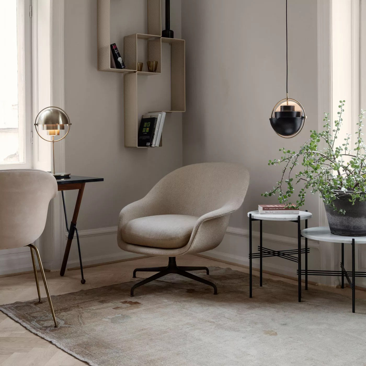 Lustra Pendant Lamp Deformed Ball Golden - Neutral Decor