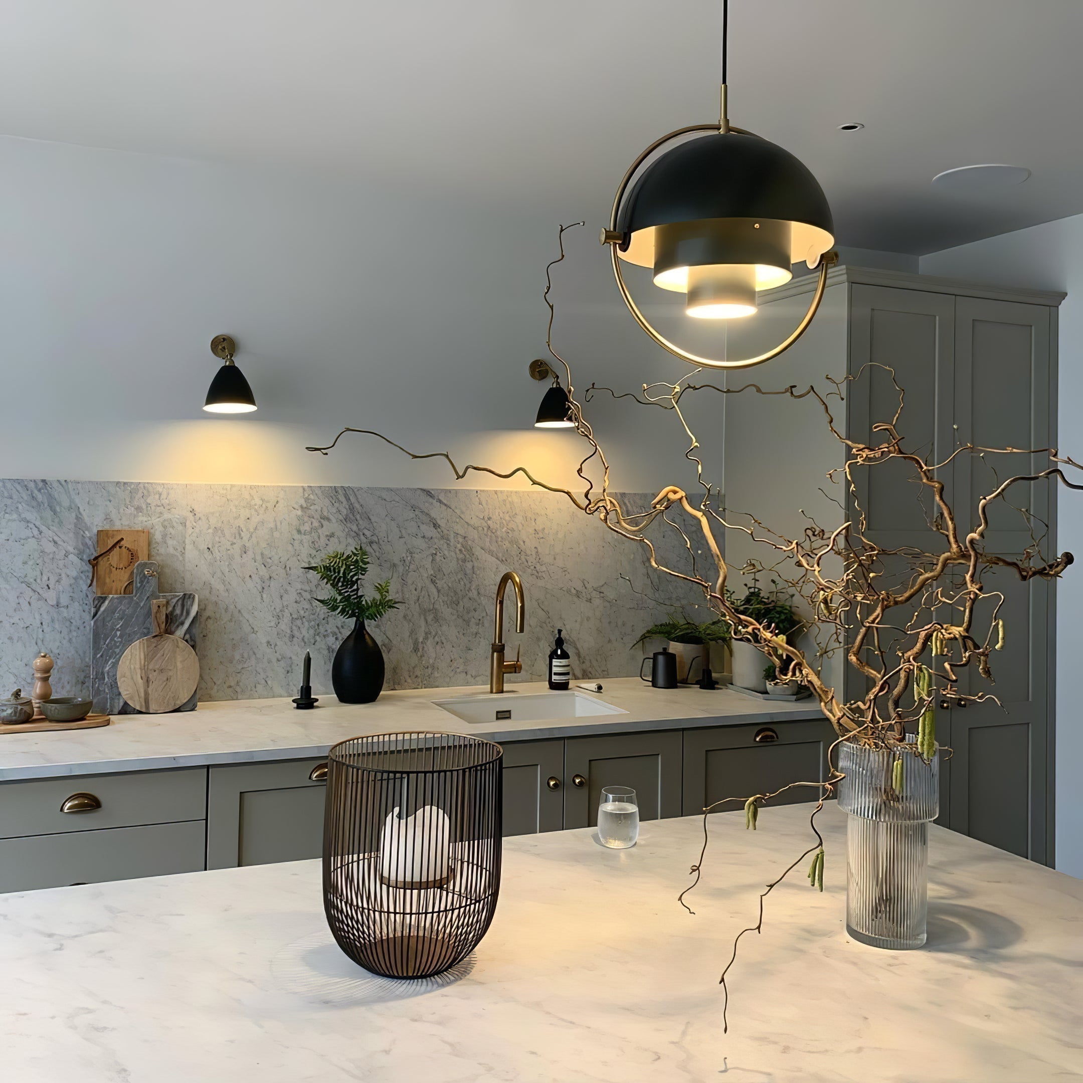Lustra Pendant Lamp Deformed Ball Golden - Neutral Decor