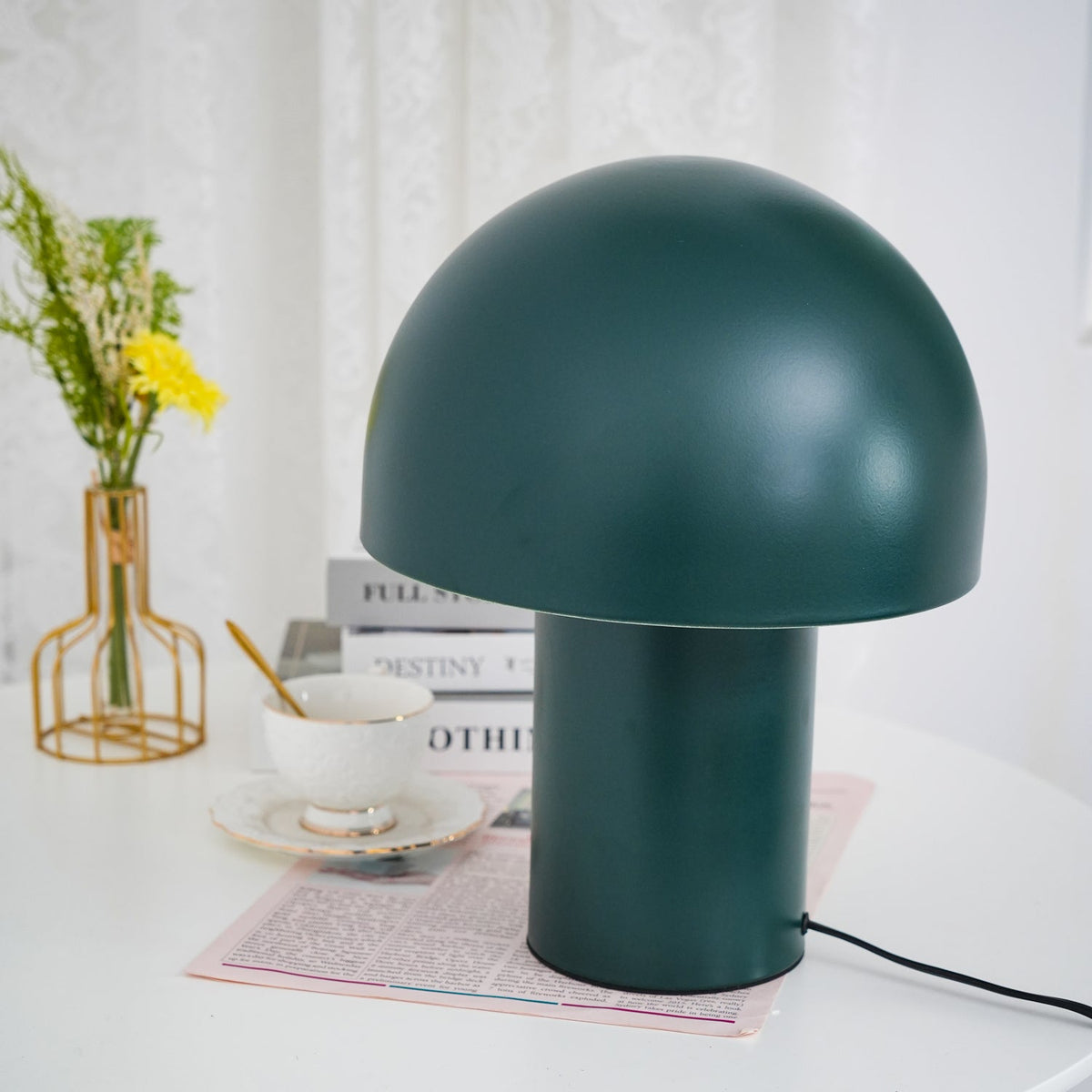 Urathen Retro Table Lamp