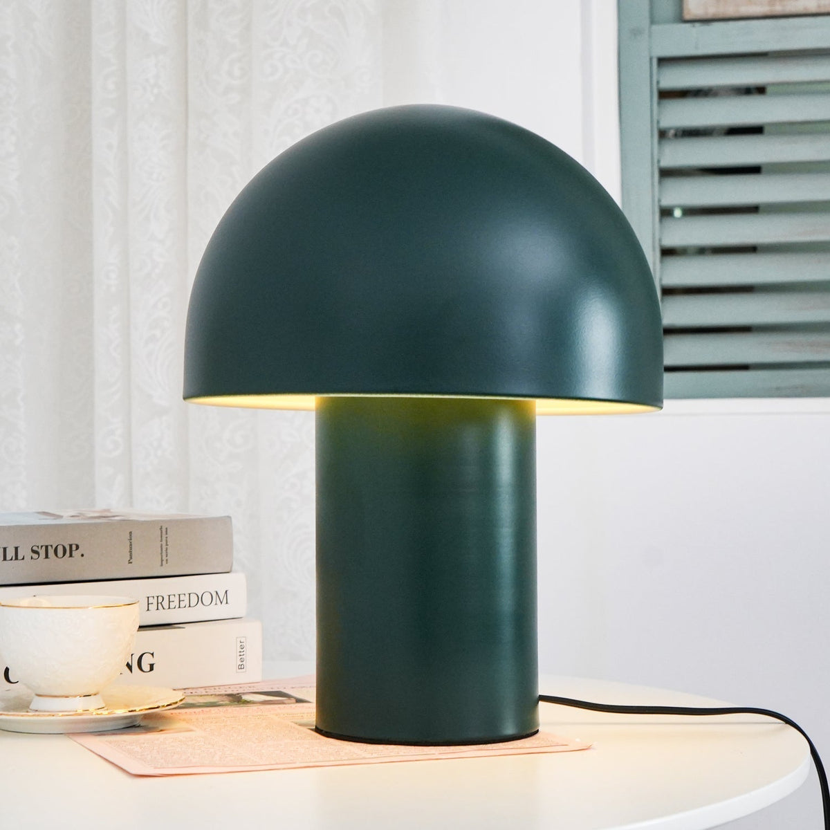 Urathen Retro Table Lamp