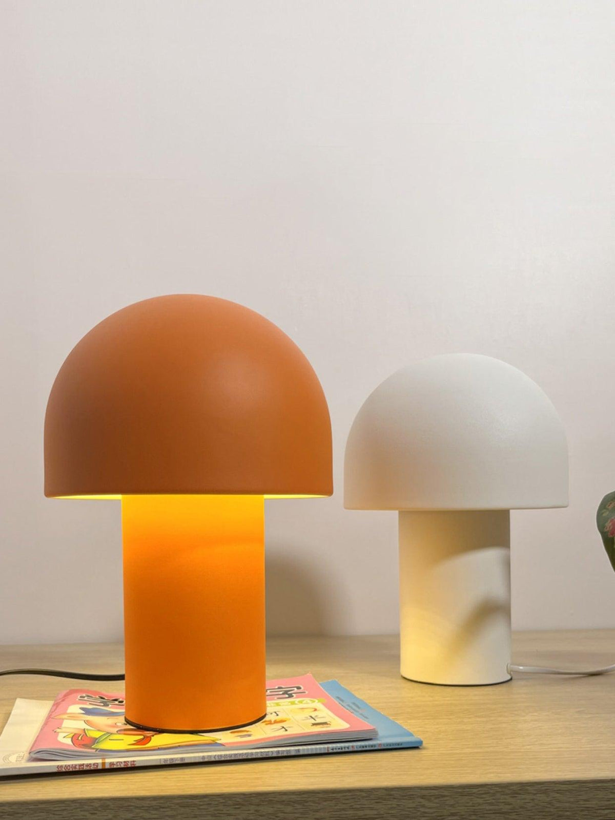 Urathen Retro Table Lamp