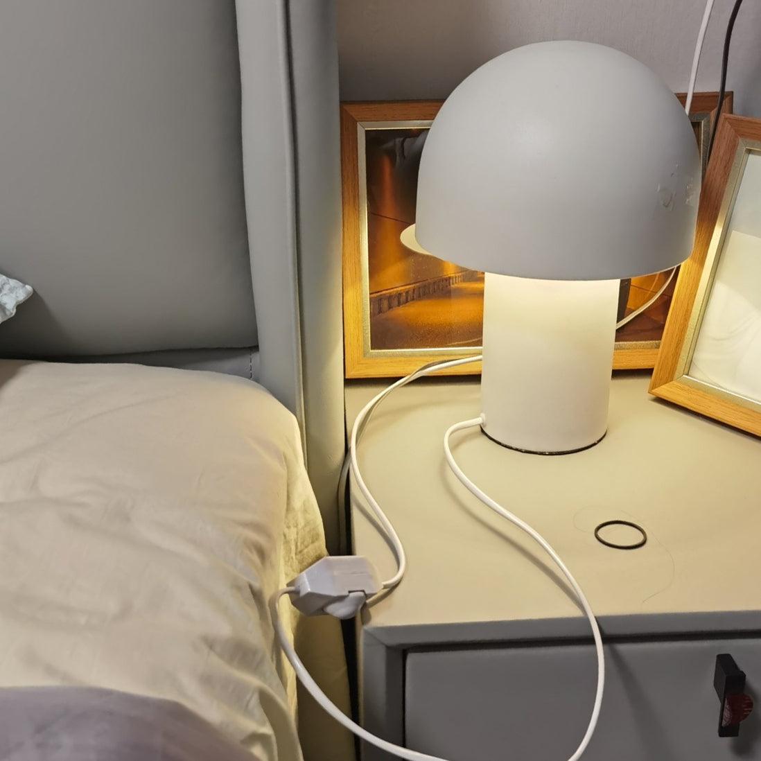 Urathen Retro Table Lamp