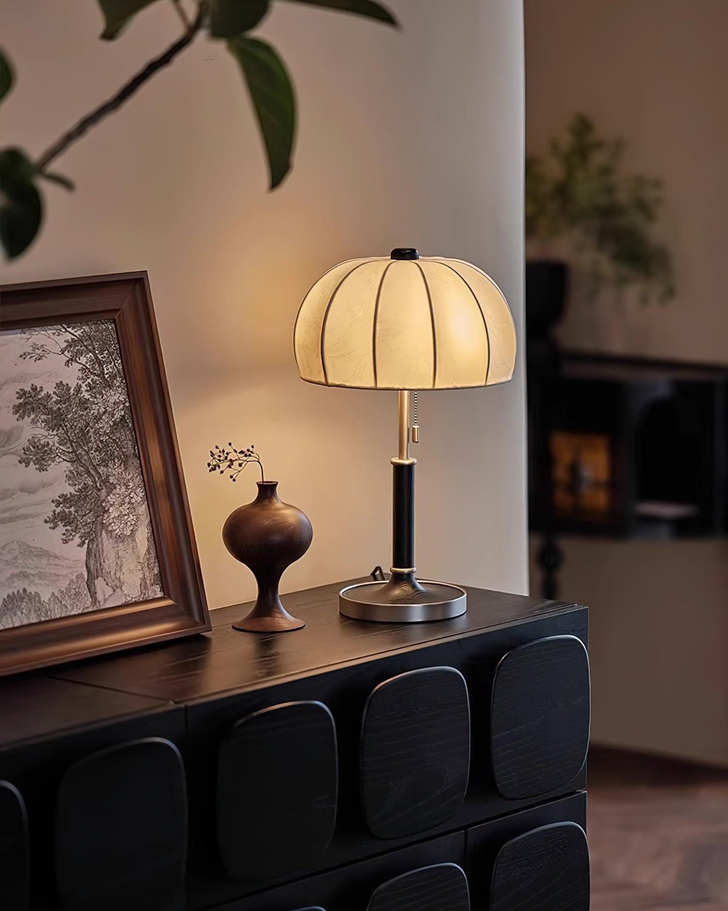 Nalemu Wood Fabric Retro Table Lamp