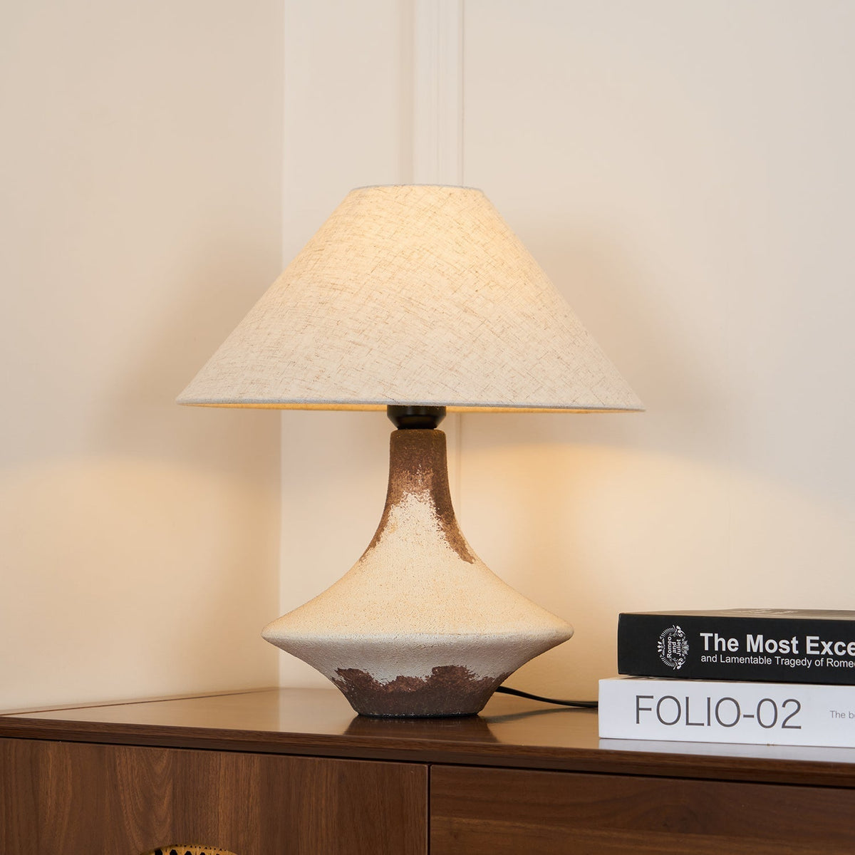Navoer Fabric Artistic Table Lamp