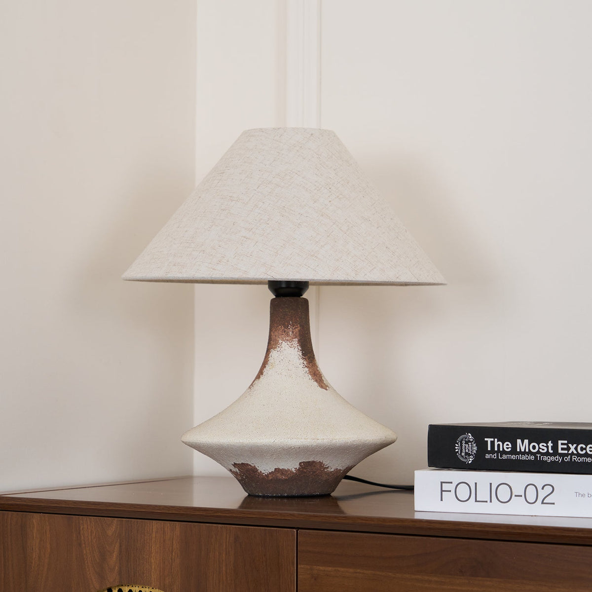 Navoer Fabric Artistic Table Lamp