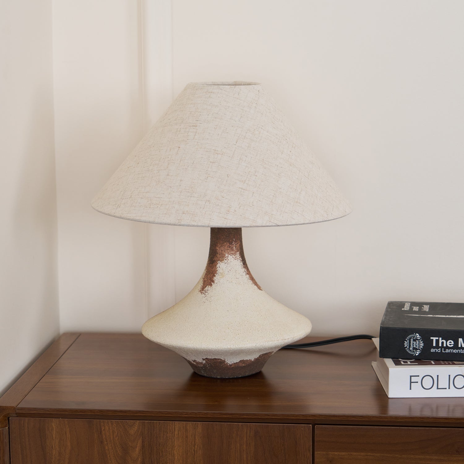 Navoer Fabric Artistic Table Lamp