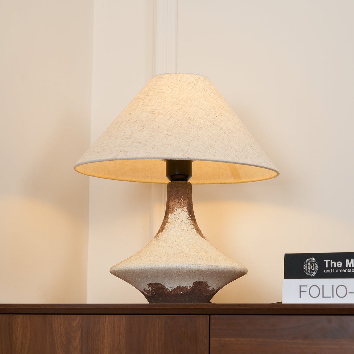 Navoer Fabric Artistic Table Lamp