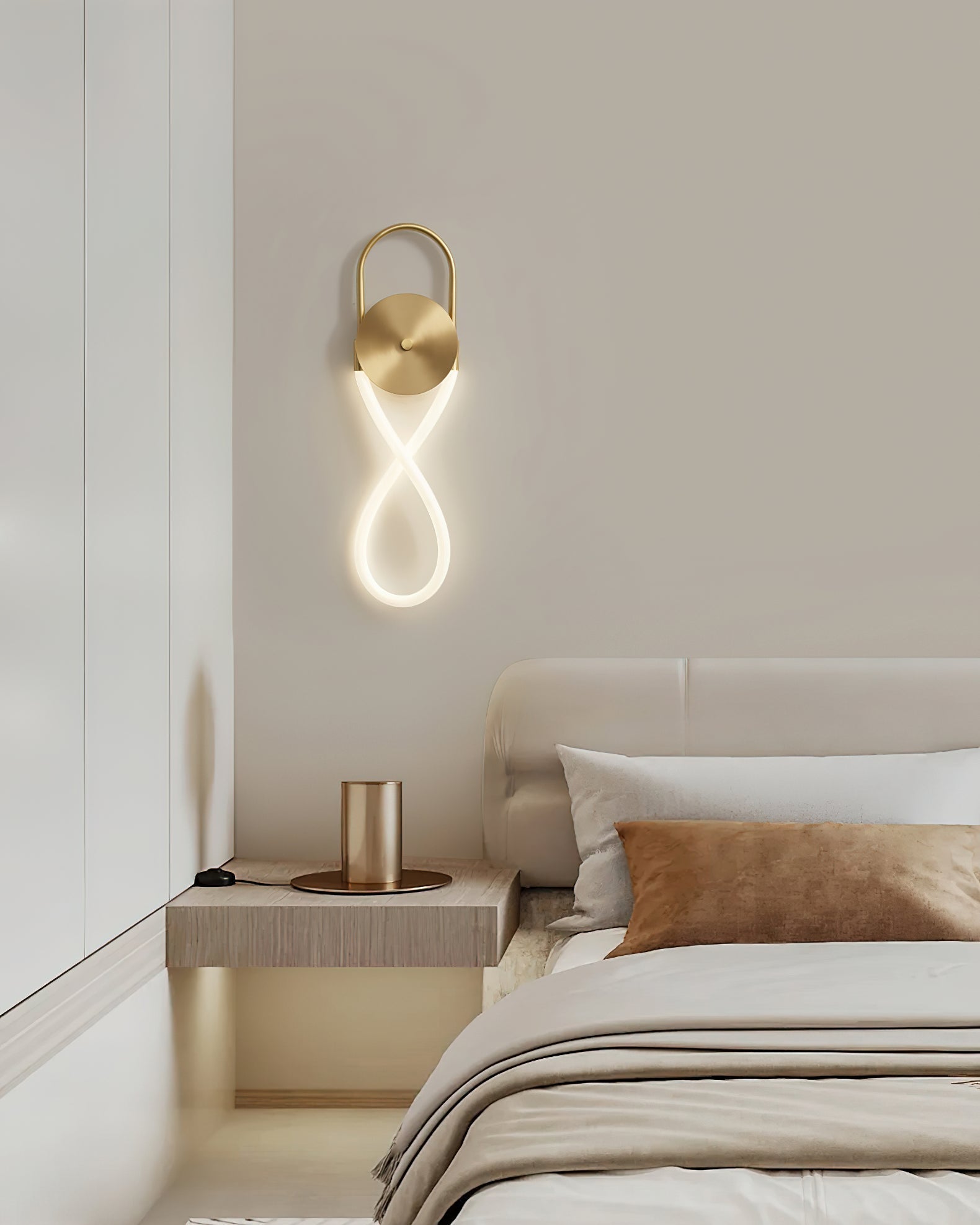 Ilirel Art Necklace Loop Brass Wall Lamp