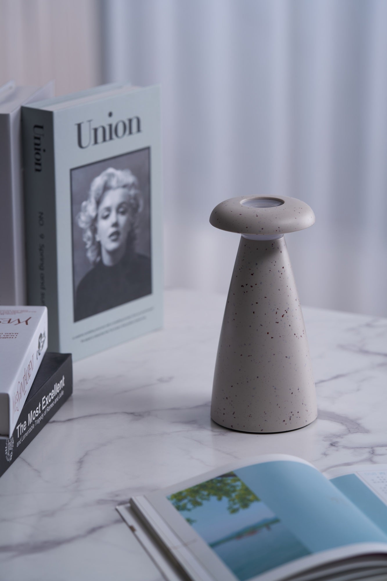 Mushroove Ceramic Minimalist Table Lamp