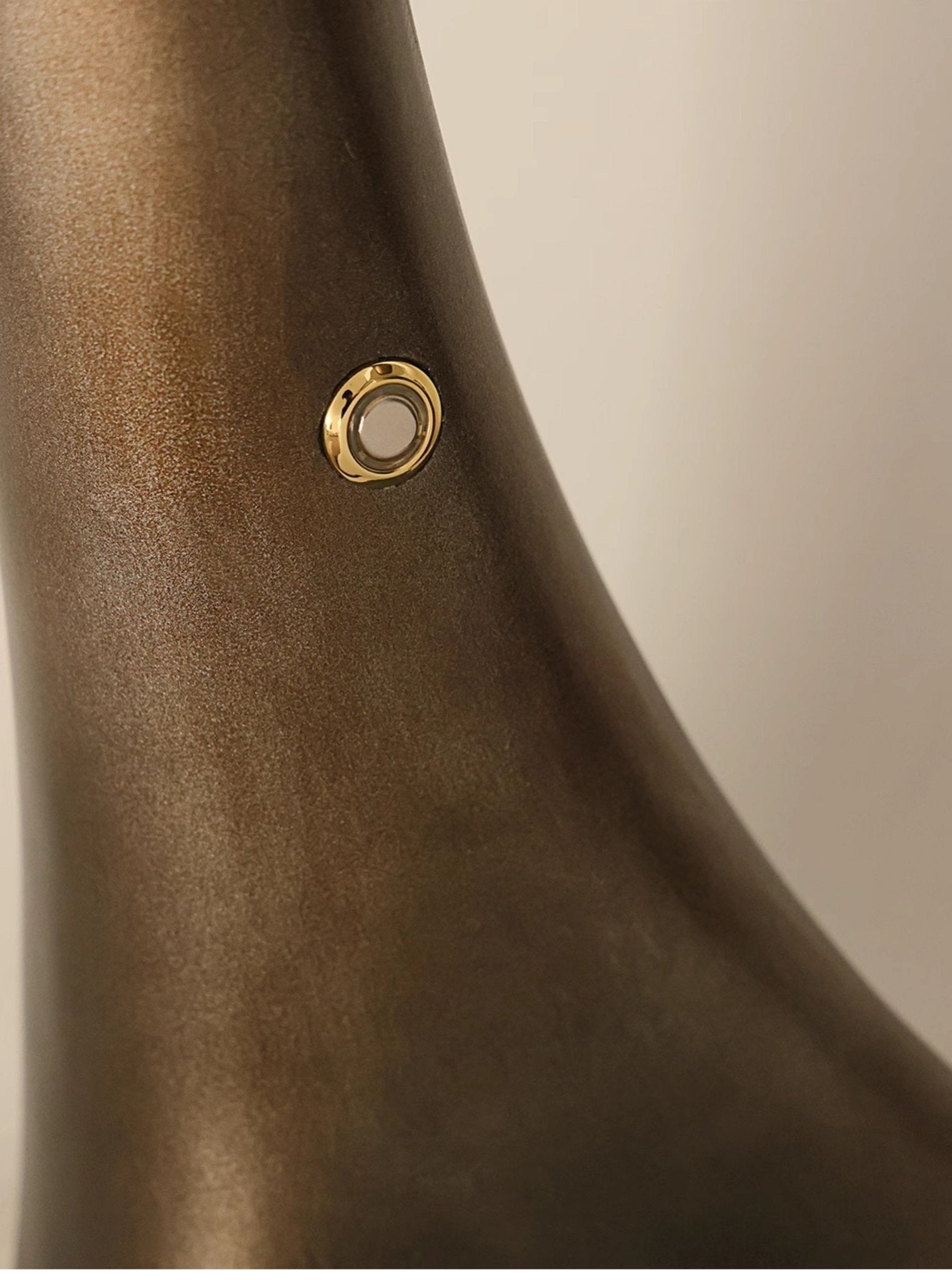 Kyns Sculptural Table Lamp